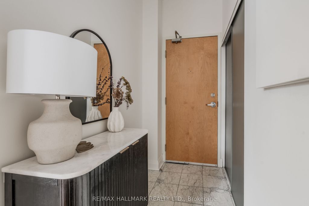 Photo of 8 Wellesley Street E #607, Toronto, ON M4Y 3B2 (MLS # C12793444)