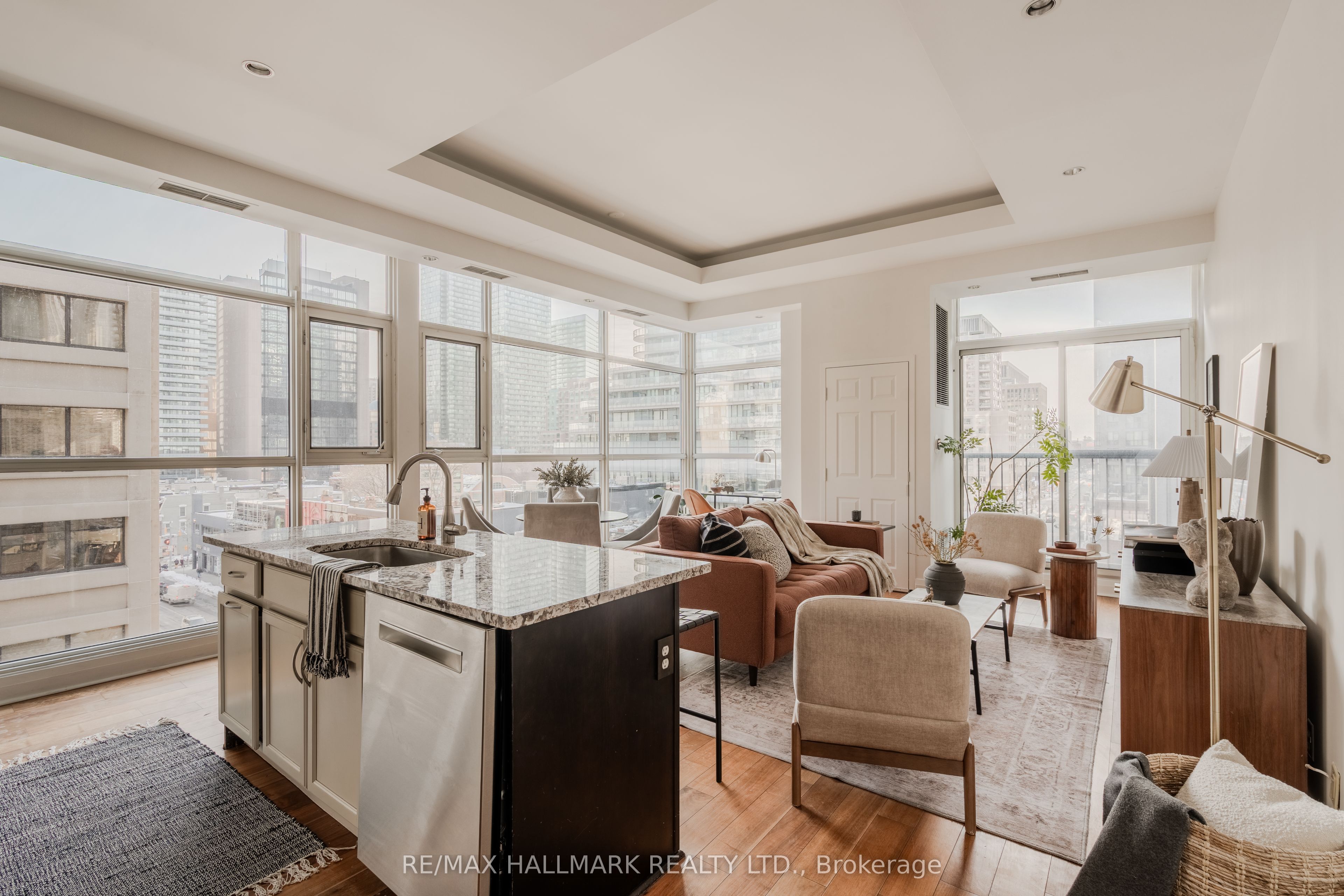 8 Wellesley Street E 607