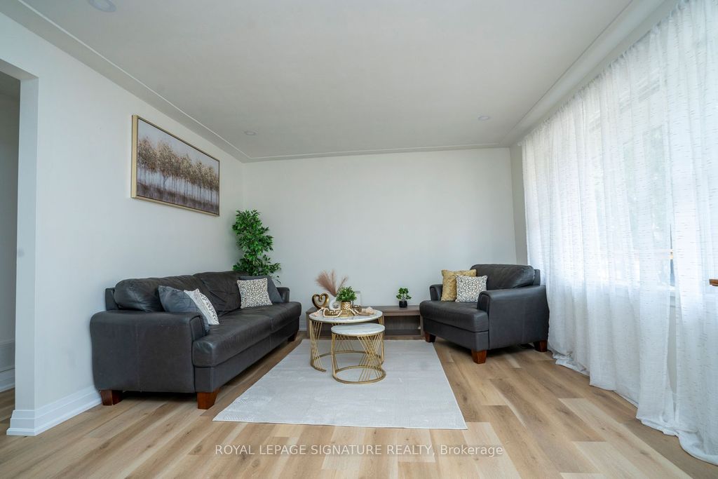 Photo of 61 Broadmoor Avenue, Kitchener, ON N2C 1Y6 (MLS # X12457762)