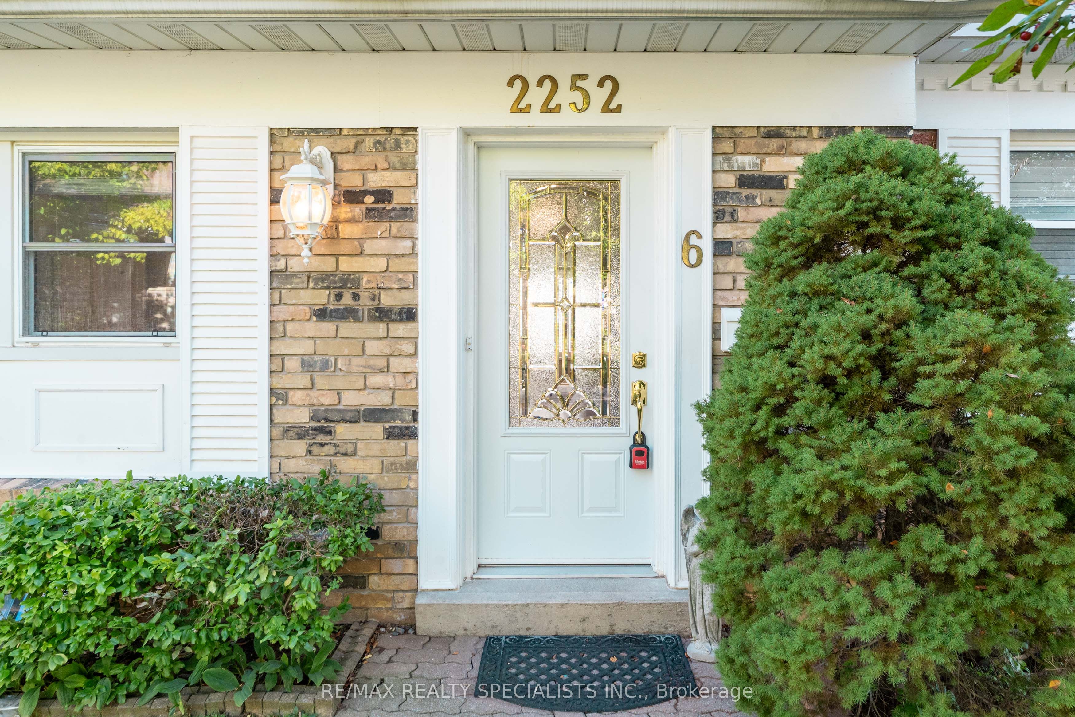 2252 Upper Middle Road 6