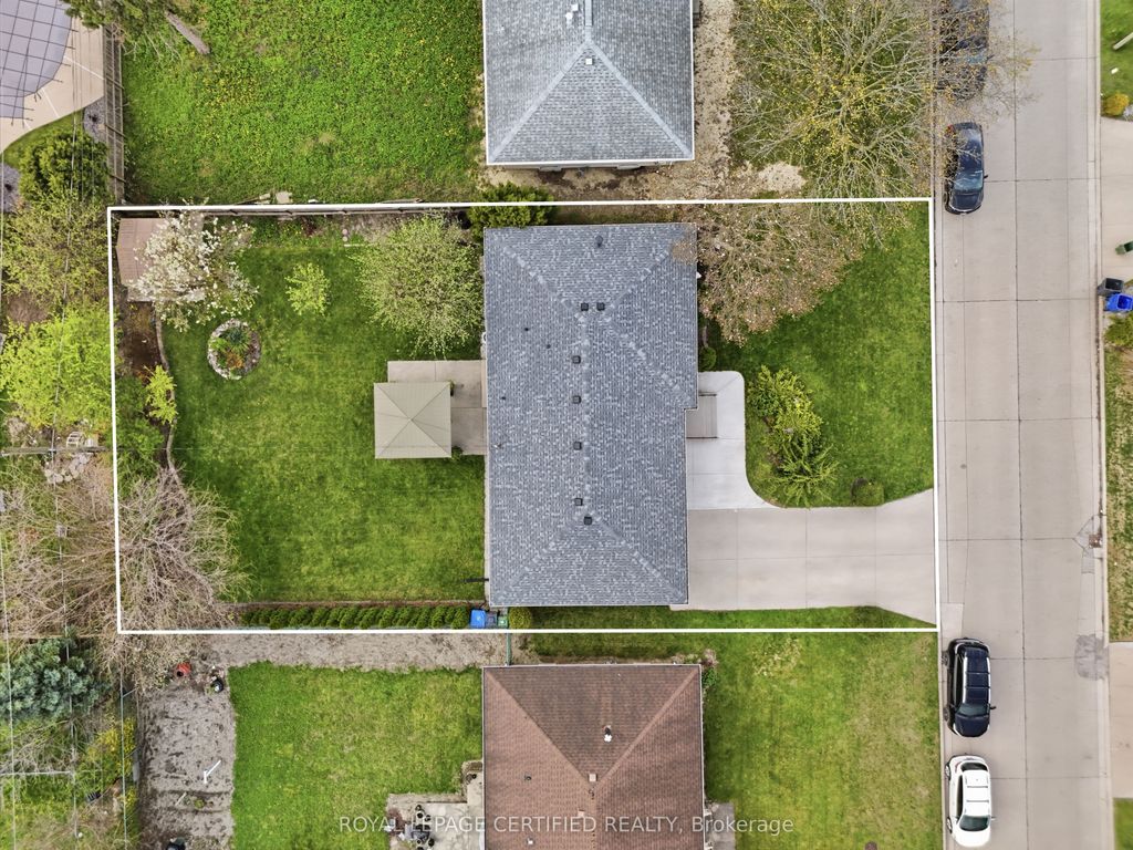 Photo of 2435 Mckay Avenue, Windsor, ON N9E 2P4 (MLS # X13045028)