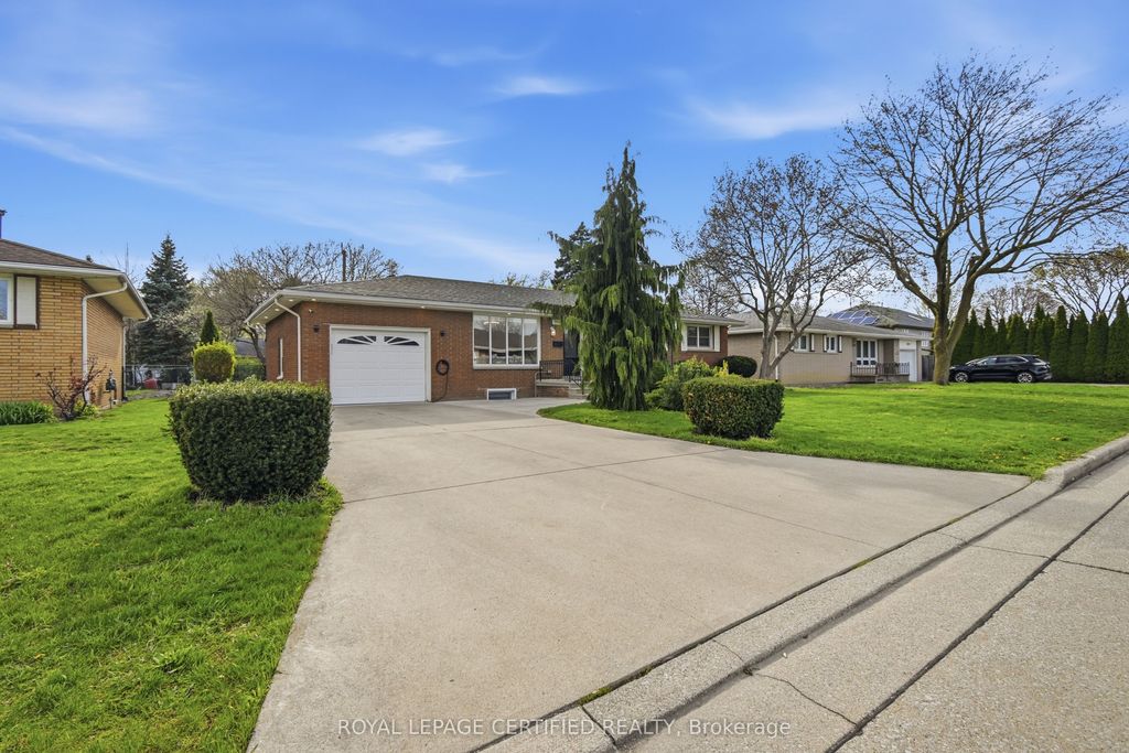 Photo of 2435 Mckay Avenue, Windsor, ON N9E 2P4 (MLS # X13045028)