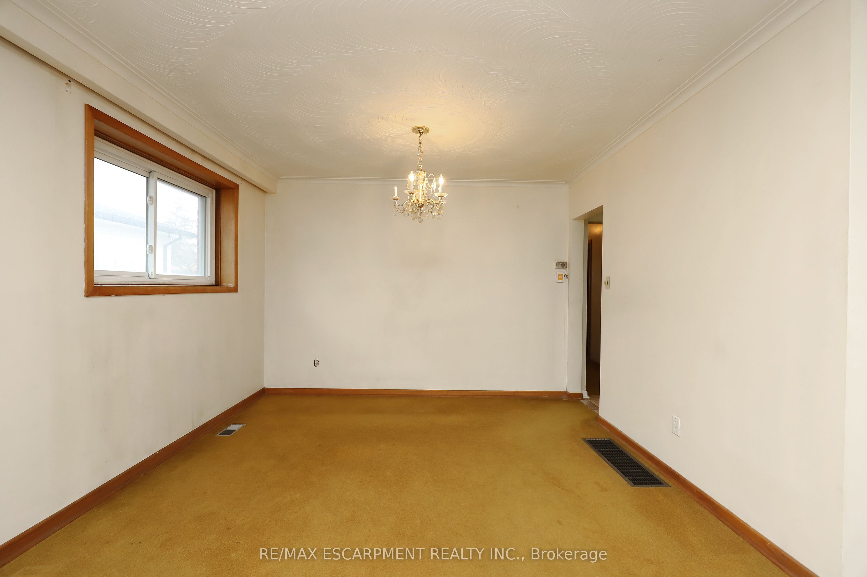 952 MISSISSAUGA VALLEY Boulevard