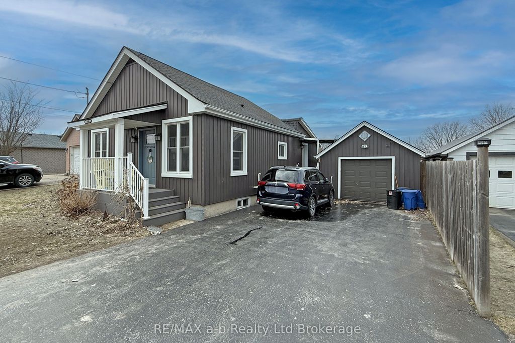 Photo of 100 East Park Drive, Woodstock, ON N4S 3N2 (MLS # X12869120)