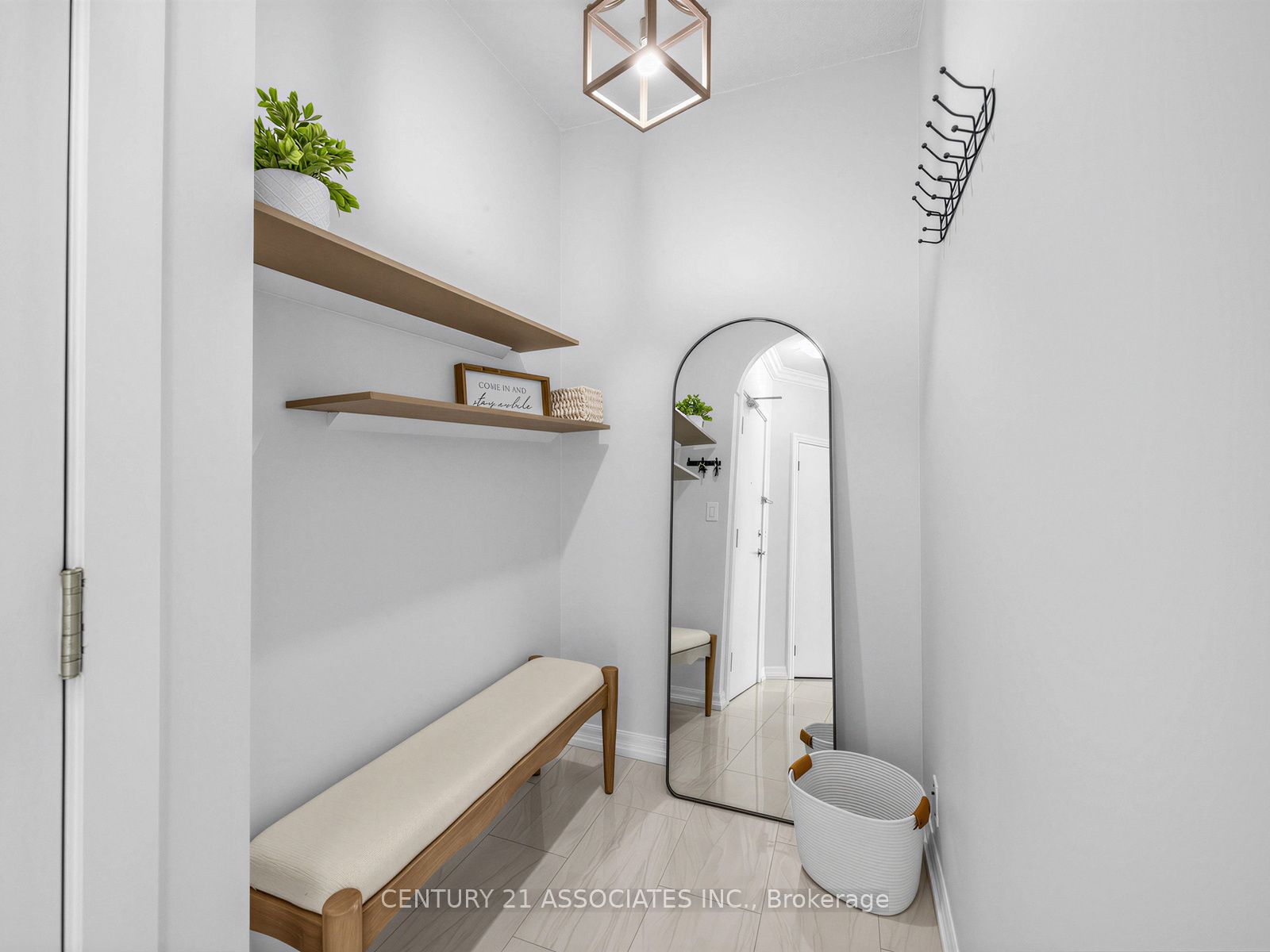 1359 Rathburn Road E 705