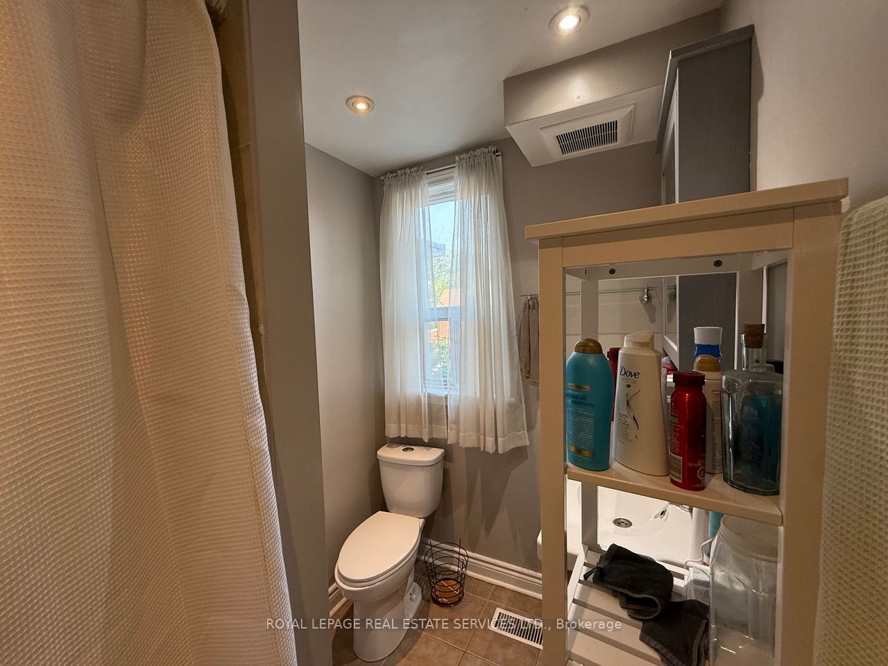 263 Grace Street 2nd Floor