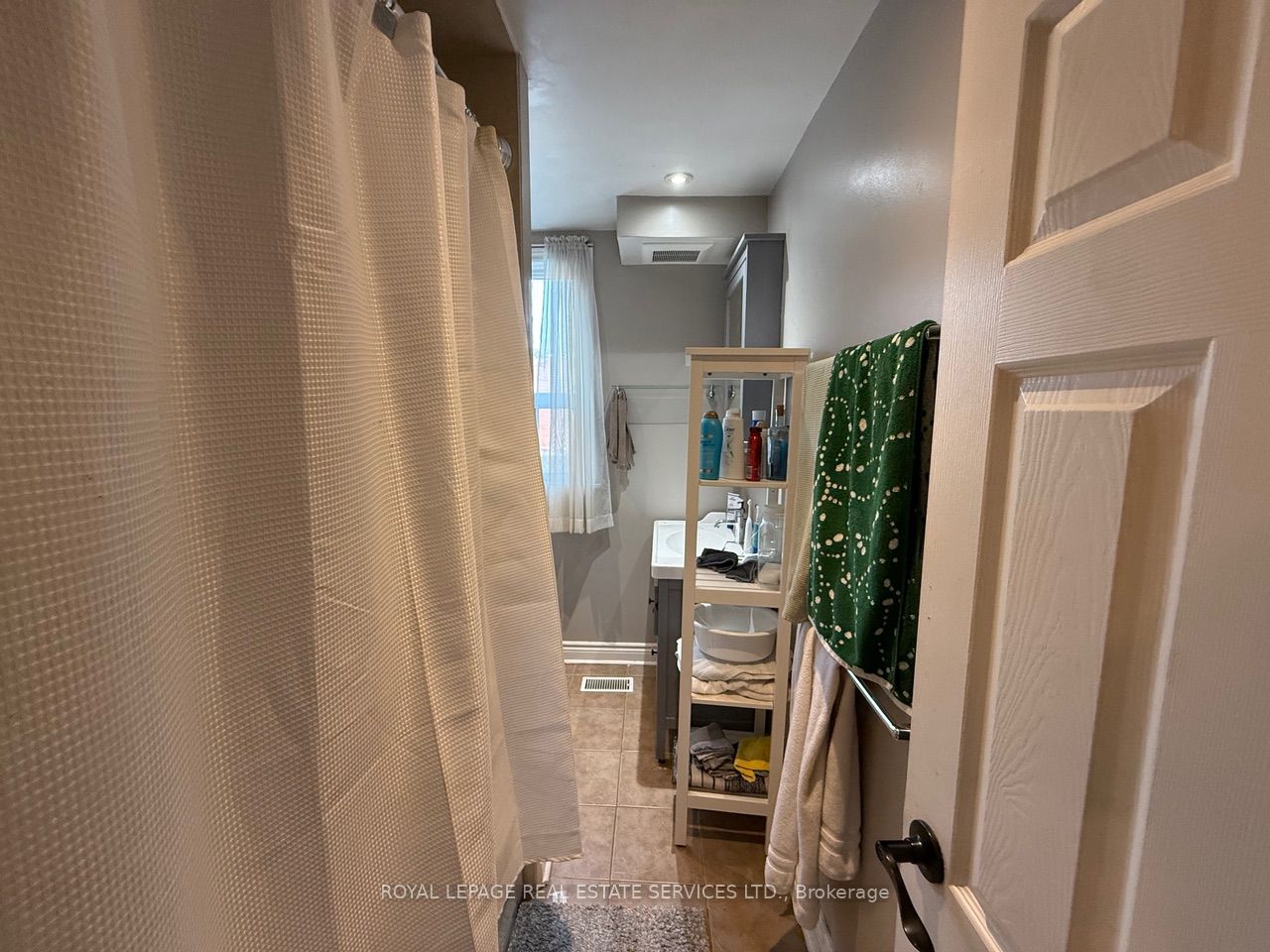 263 Grace Street 2nd Floor