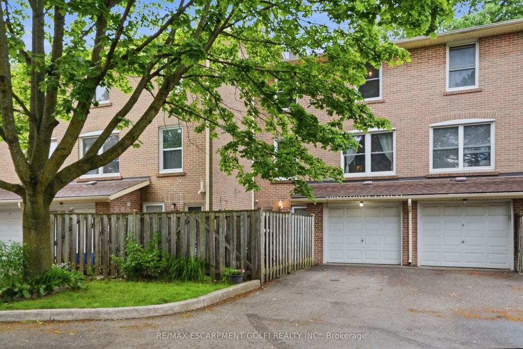 Photo of 2277 Mountain Grove Avenue #39, Burlington, ON L7P 2H8 (MLS # W13453544)