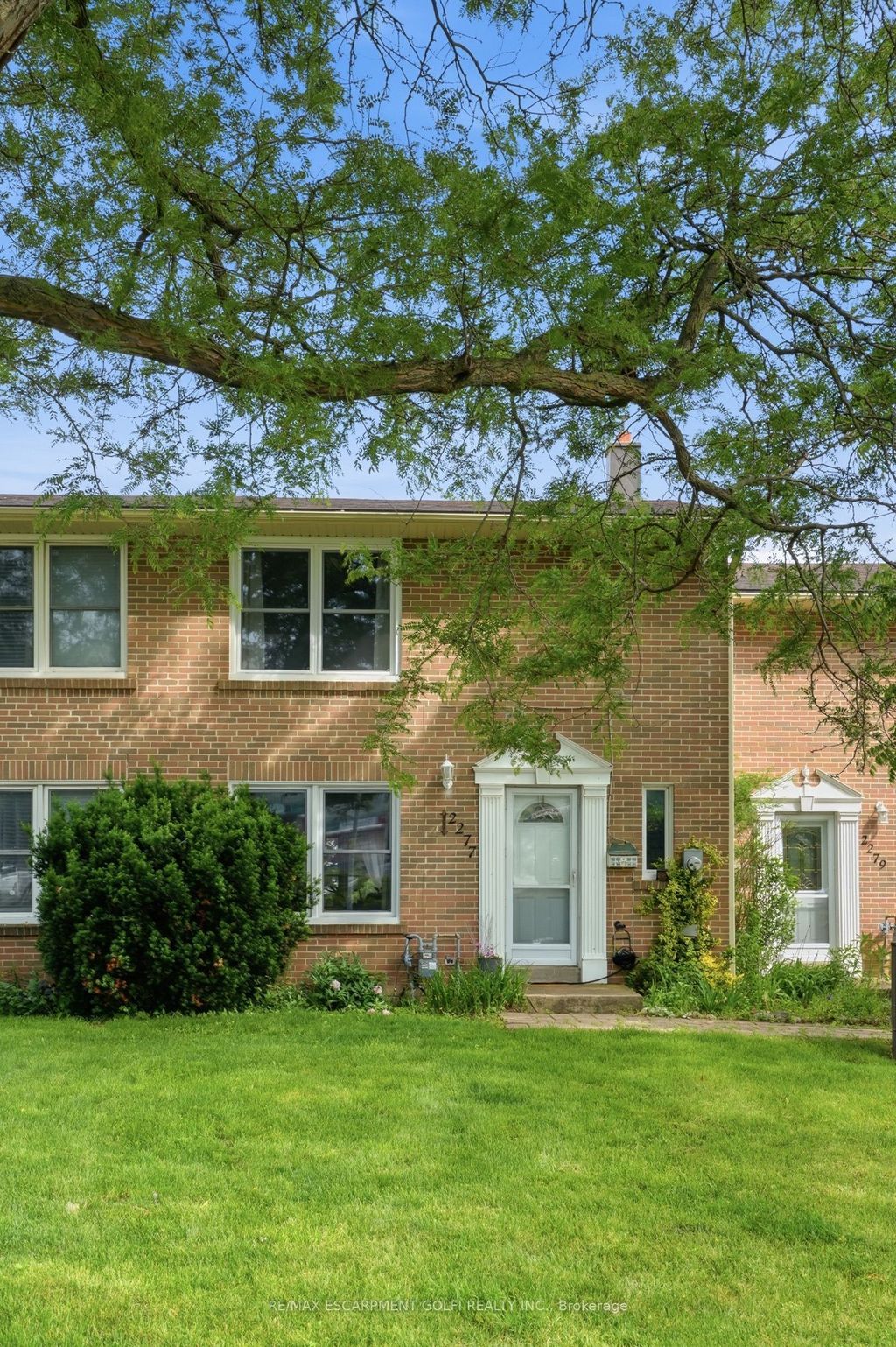 Photo of 2277 Mountain Grove Avenue #39, Burlington, ON L7P 2H8 (MLS # W13453544)