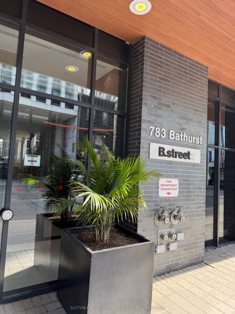 Photo of 783 Bathurst Street #814, Toronto, ON M5A 0A8 (MLS # C12419329)