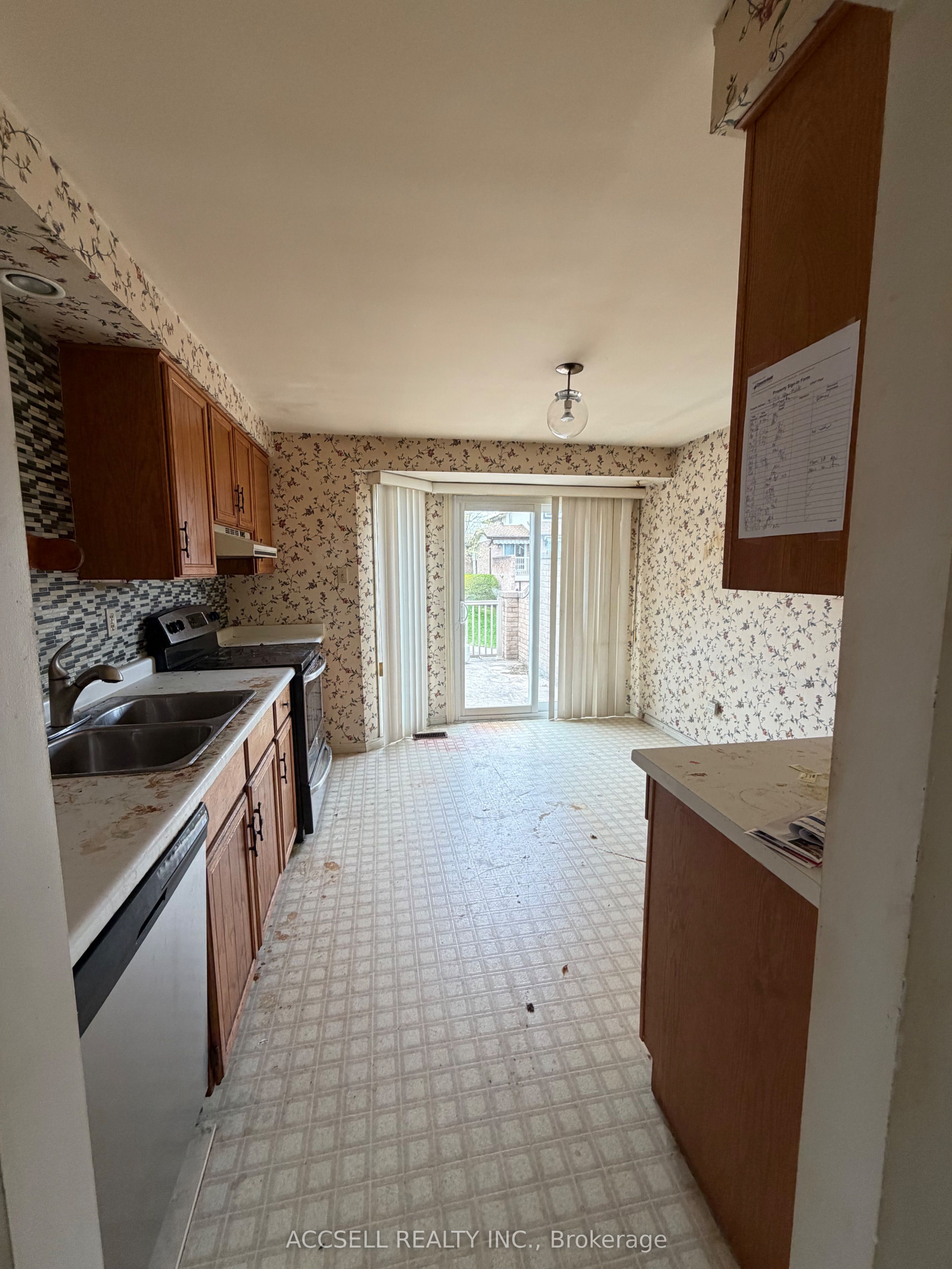 1510 Upper Middle Road 4
