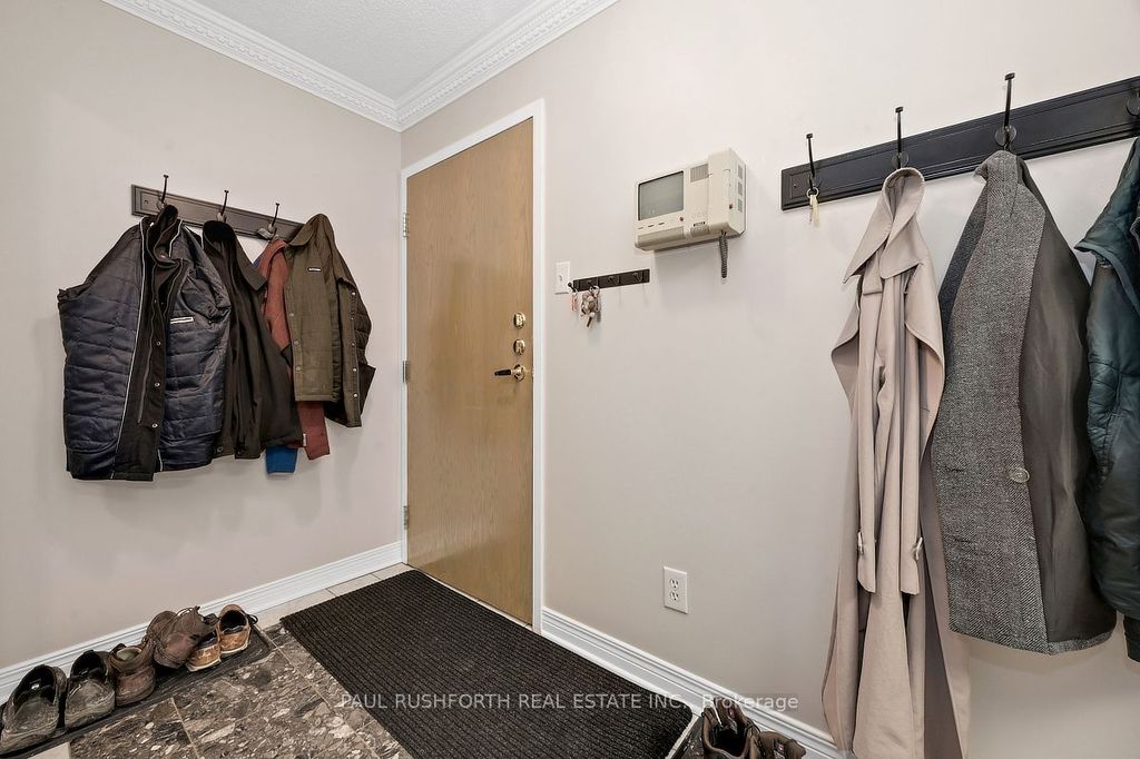 Photo of 939 North River Road #202, Overbrook - Castleheights and Area, ON K1K 3V2 (MLS # X13008240)