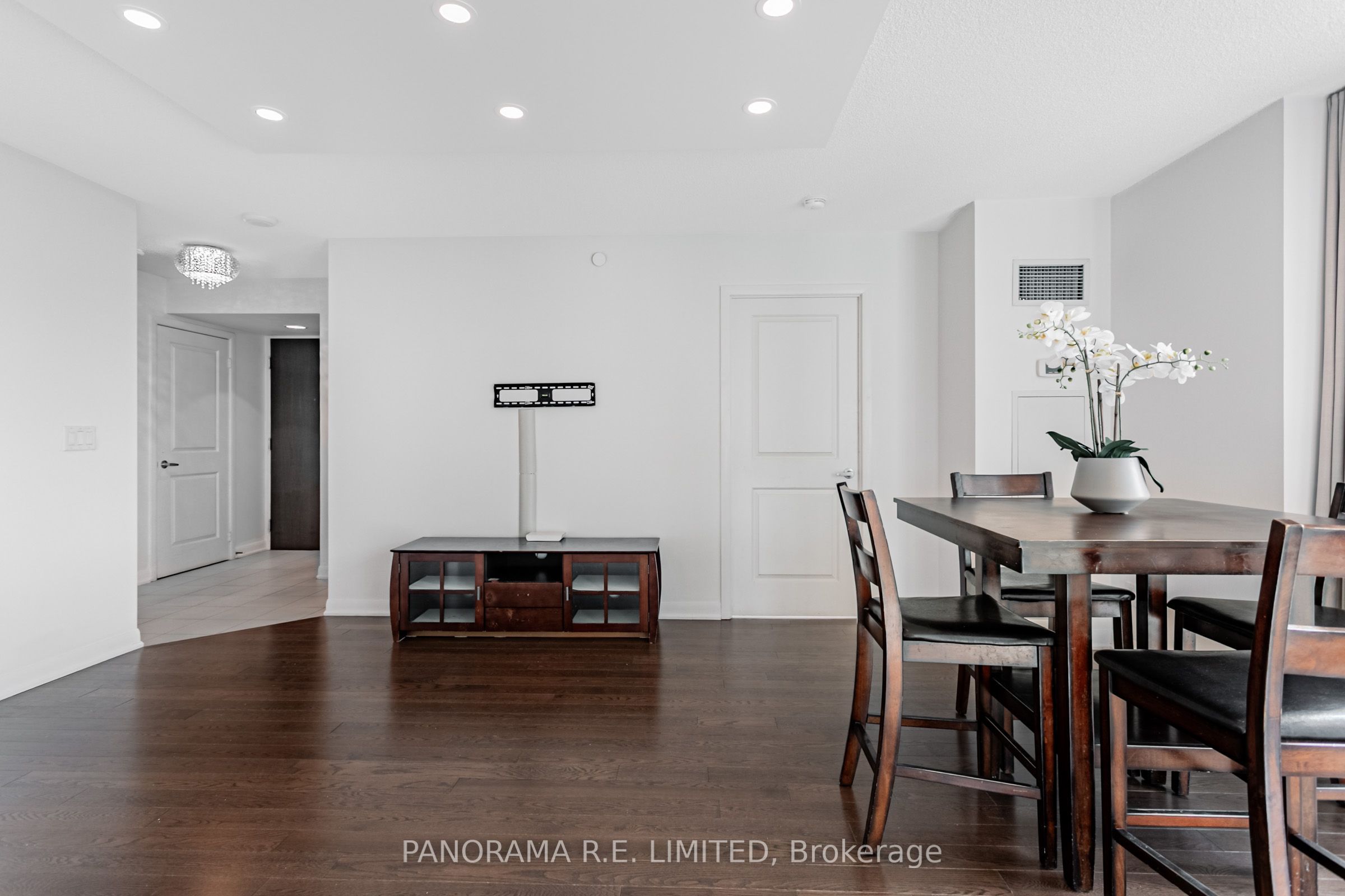 205 Sherway Gardens Road 810
