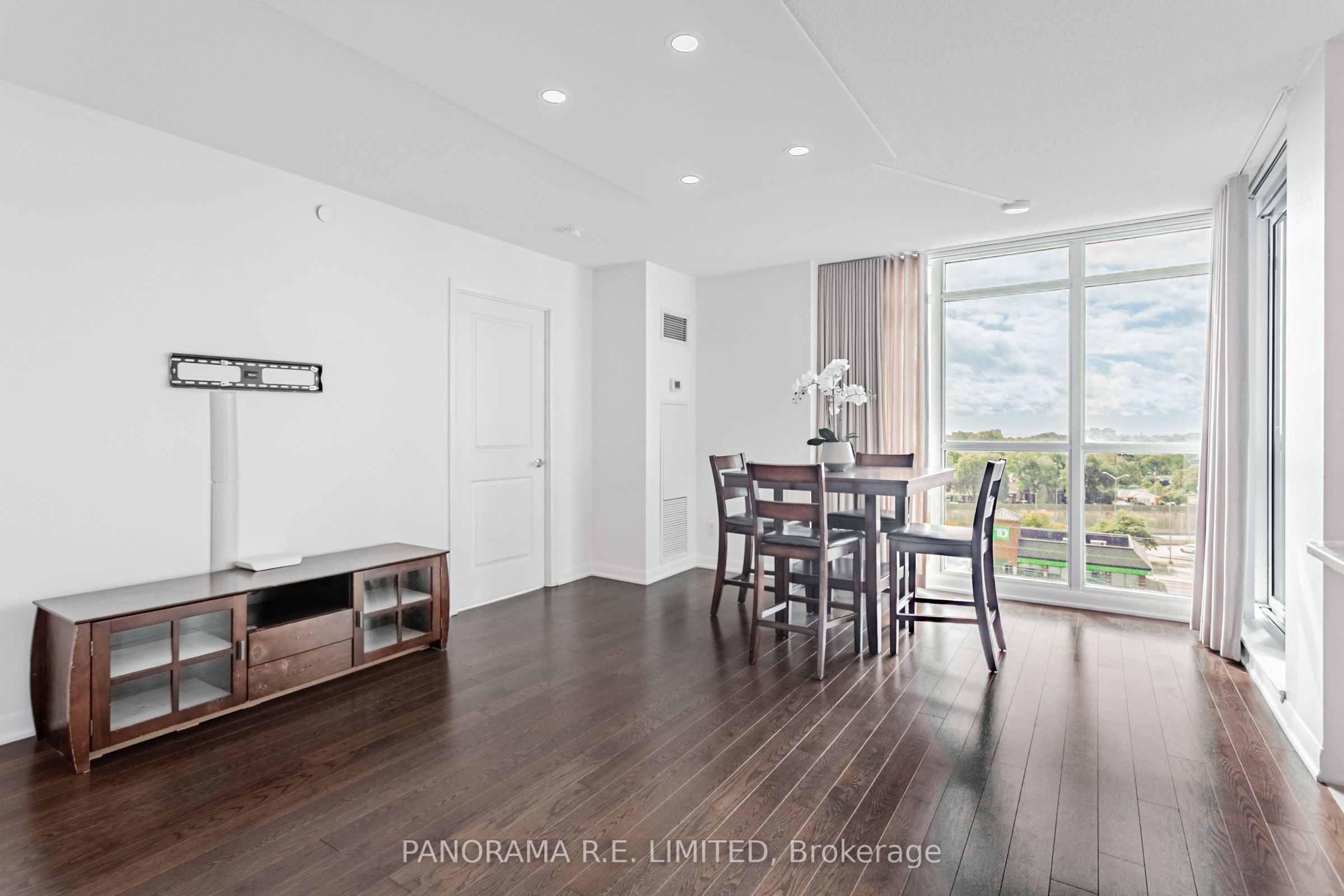 205 Sherway Gardens Road 810