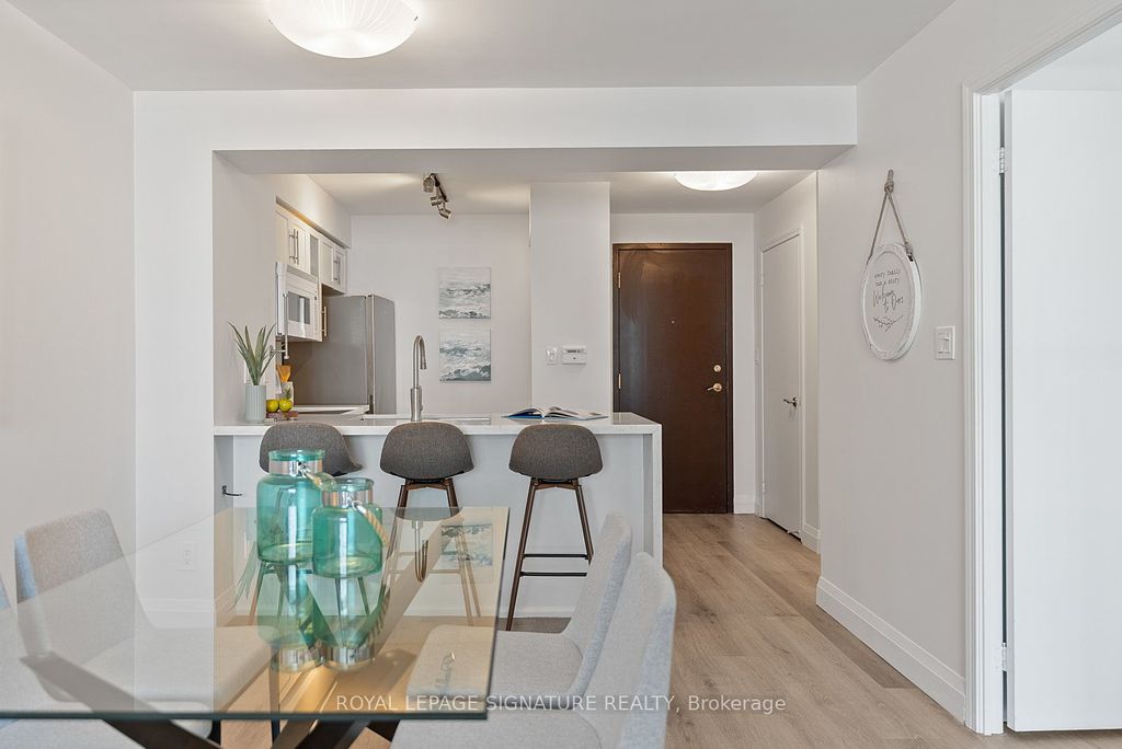 Photo of 410 Queens Quay W #1407, Toronto, ON M5V 3T1 (MLS # C12410138)