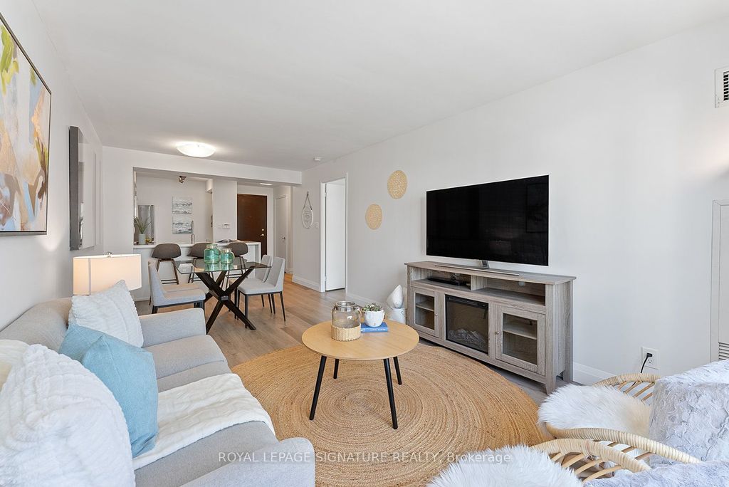 Photo of 410 Queens Quay W #1407, Toronto, ON M5V 3T1 (MLS # C12410138)