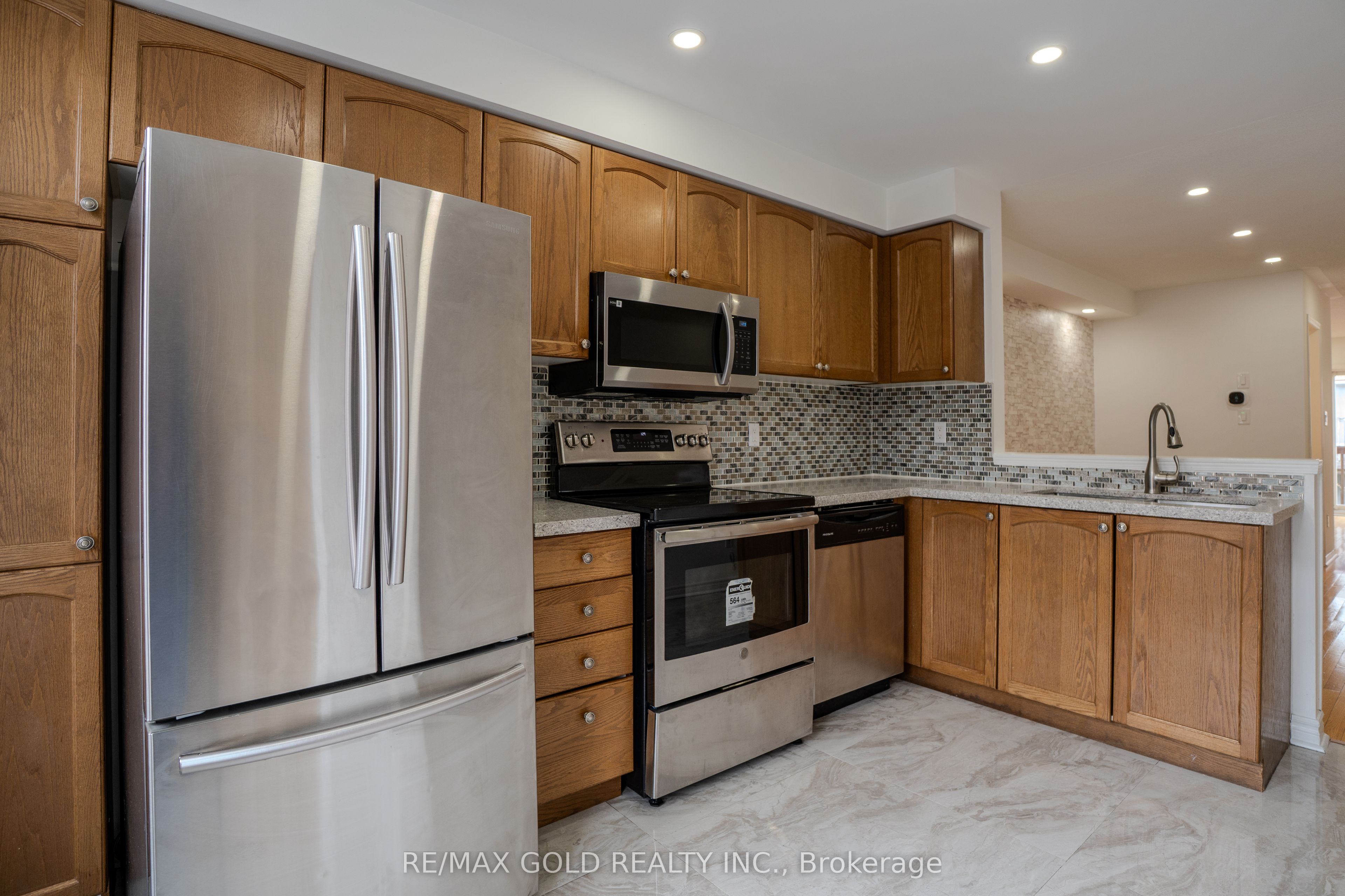 7059 Fairmeadow Crescent