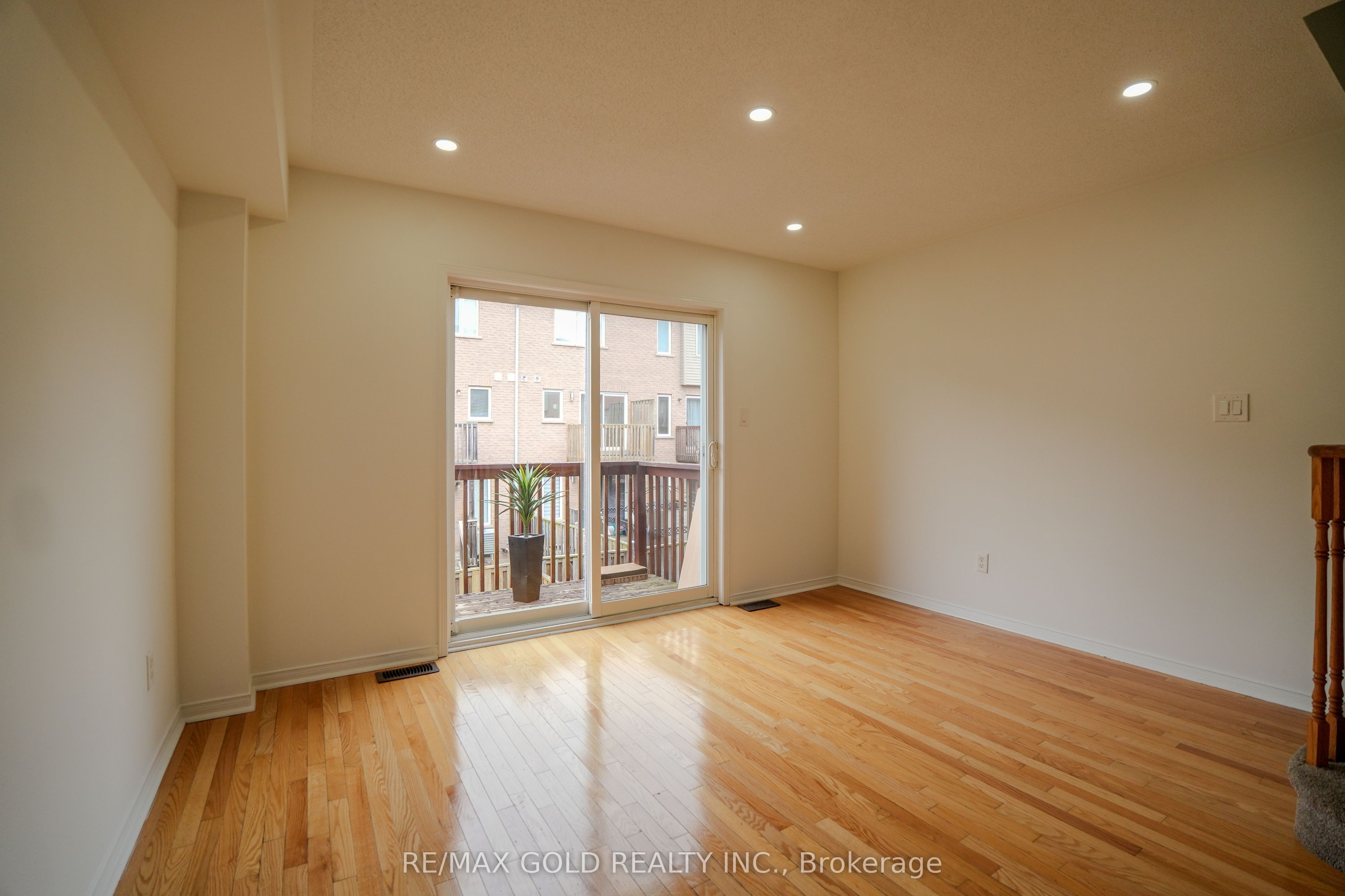 7059 Fairmeadow Crescent