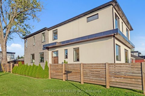 1047 Meredith Avenue Mississauga ON L5E 2C6