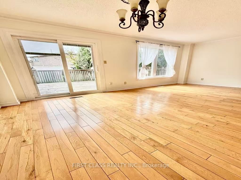 4230 Perivale Road Main&upper level