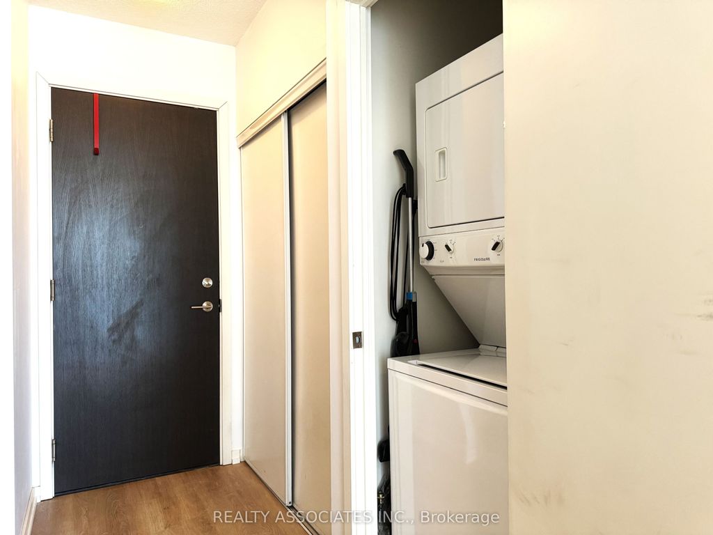 Photo of 105 The Queensway Way #813, Toronto, ON M6S 5B5 (MLS # W13000180)