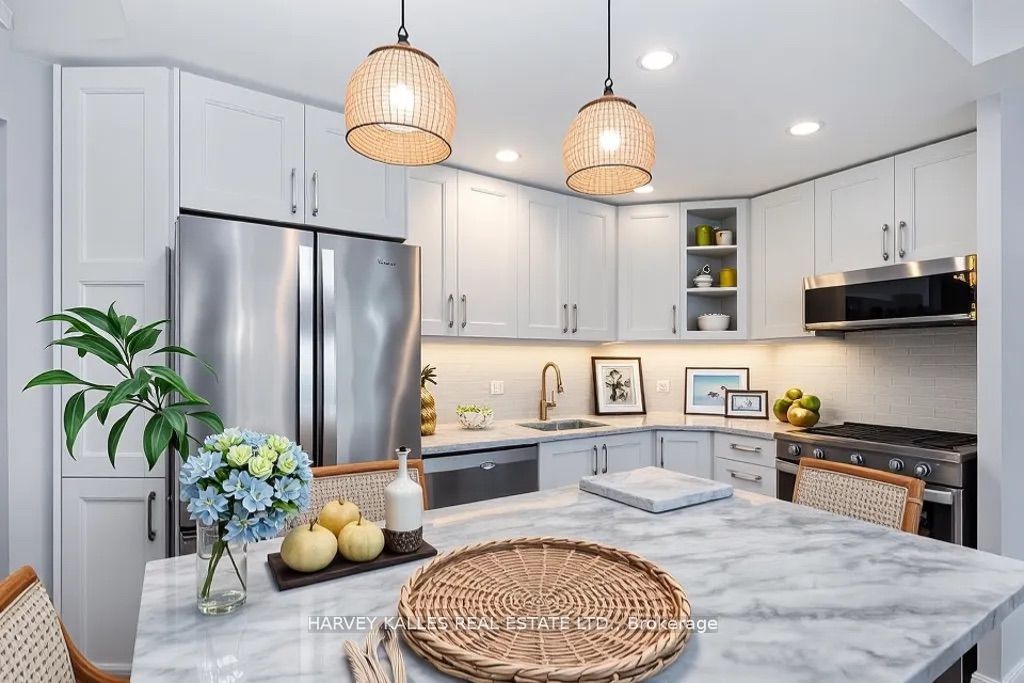 Photo of 218 Queens Quay W #502, Toronto, ON M5J 2Y6 (MLS # C13822924)