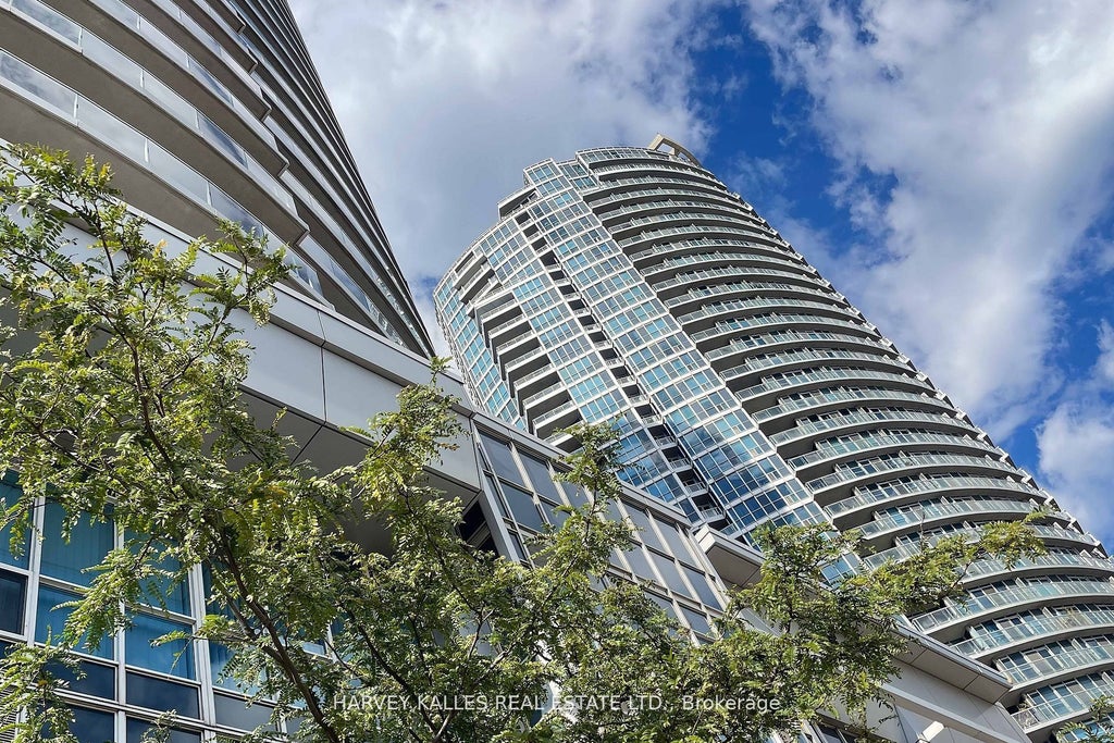 Photo of 218 Queens Quay W #502, Toronto, ON M5J 2Y6 (MLS # C13822924)