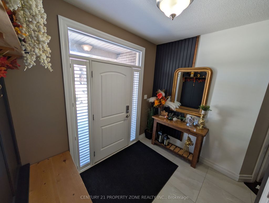 Photo of 2608 SEVEN OAKS Ridge, London South, ON N6M 0E8 (MLS # X13224498)