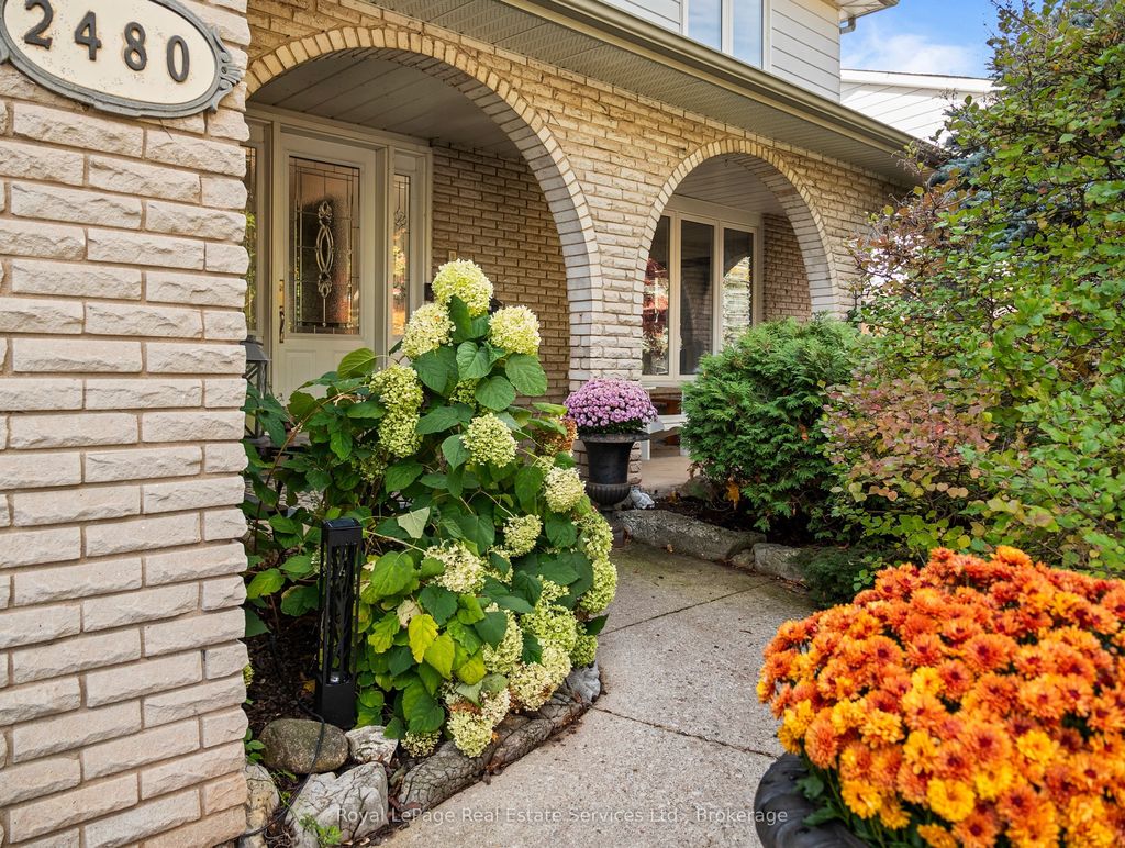 Photo of 2480 Waterford Street, Oakville, ON L6L 5E6 (MLS # W12480423)