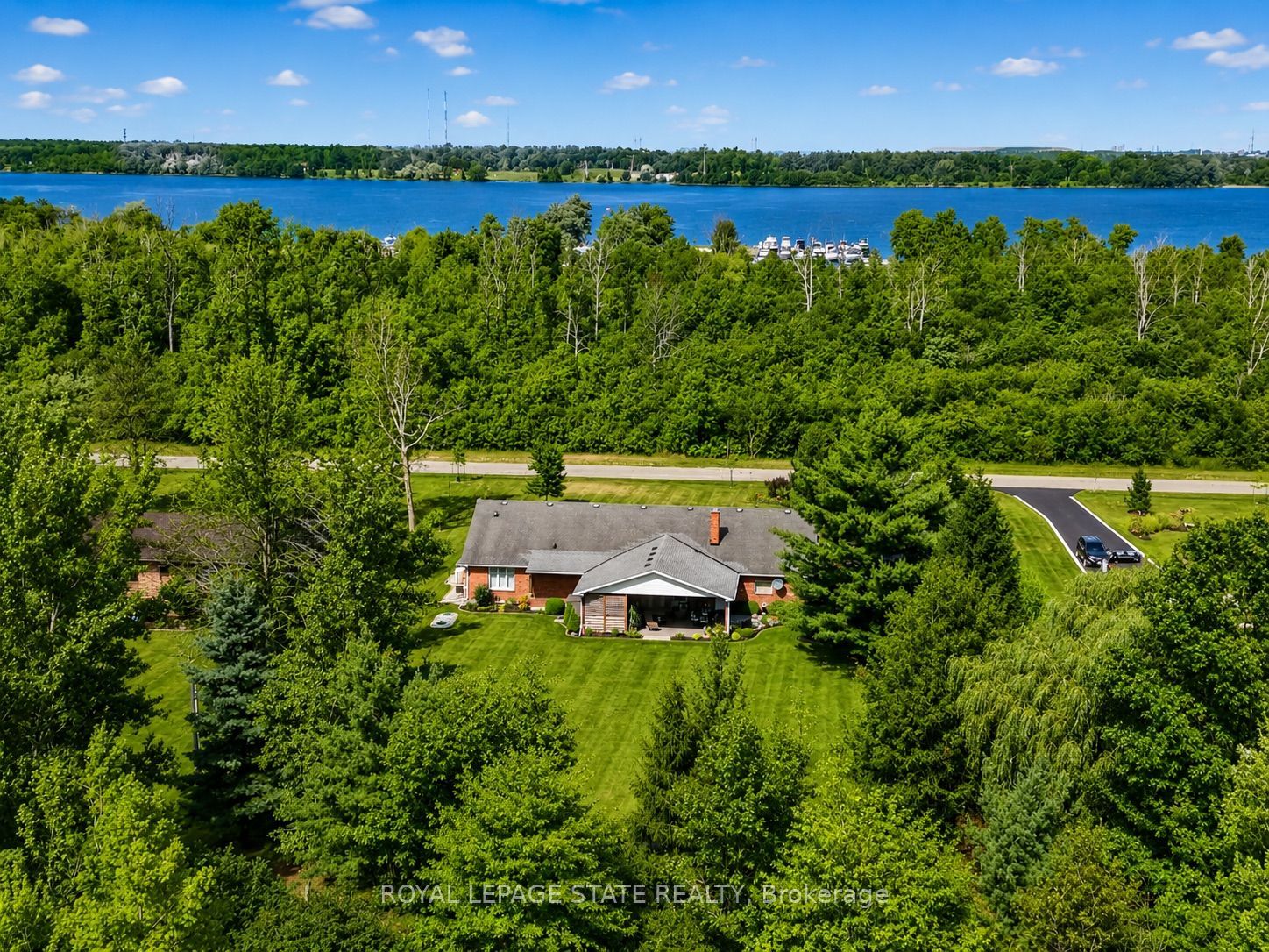 233 CAIRNS Crescent