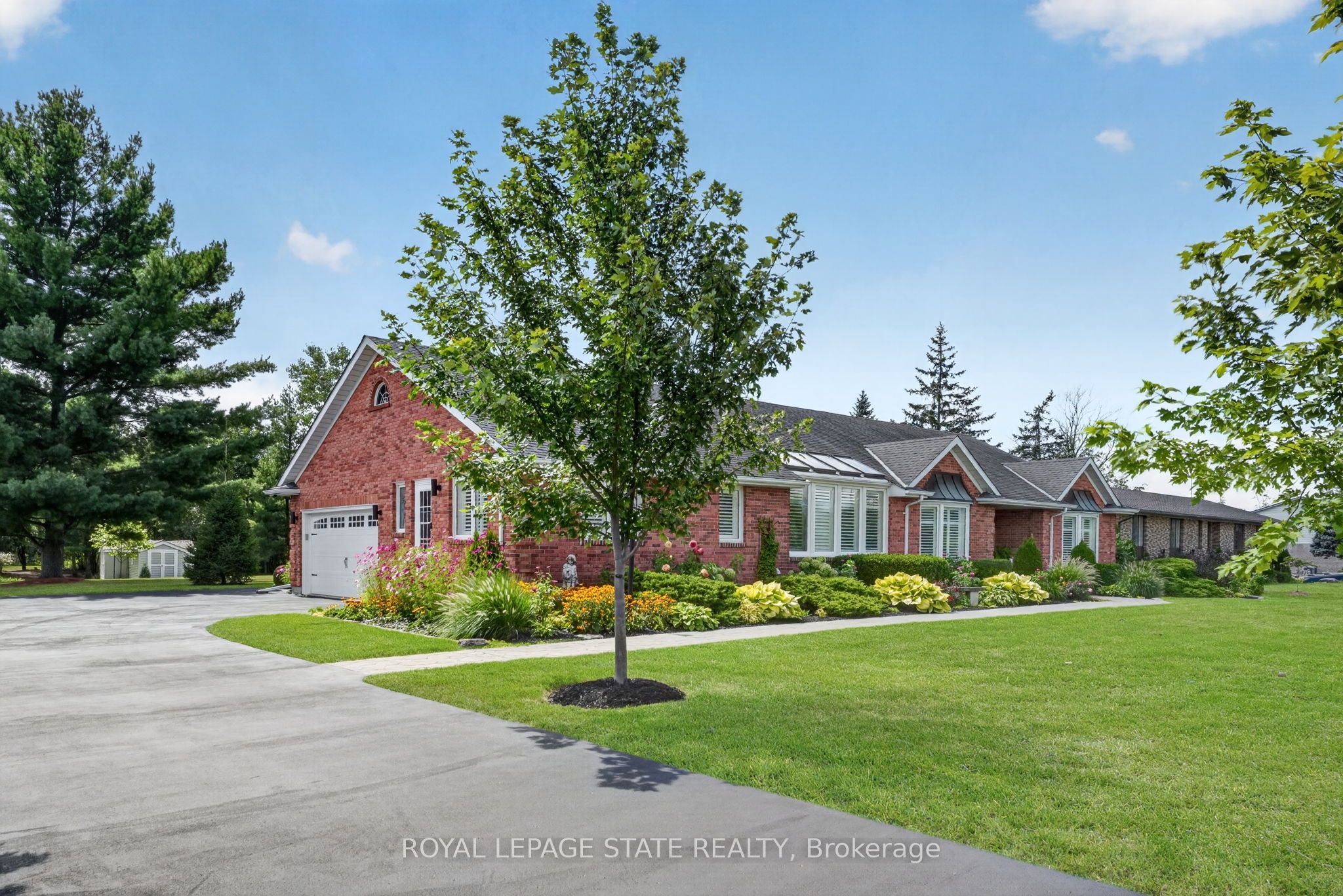 233 CAIRNS Crescent