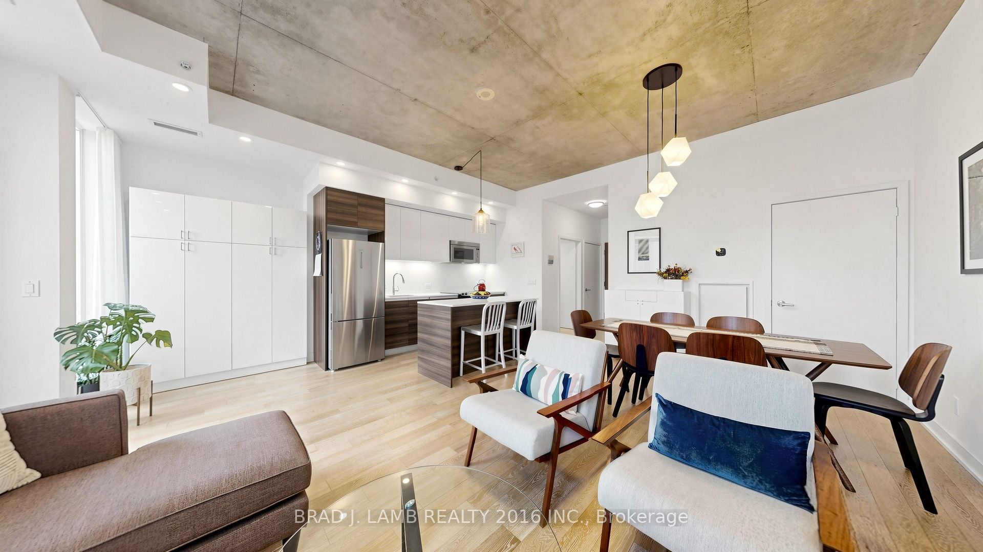 1238 Dundas Street E TH102