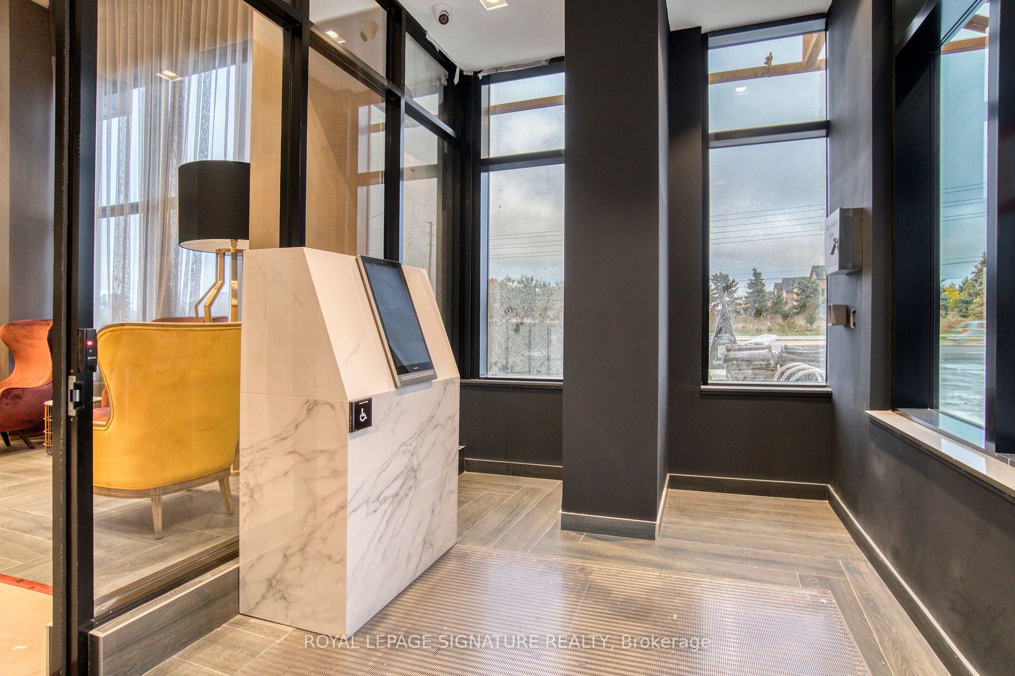 395 Dundas Street W 234