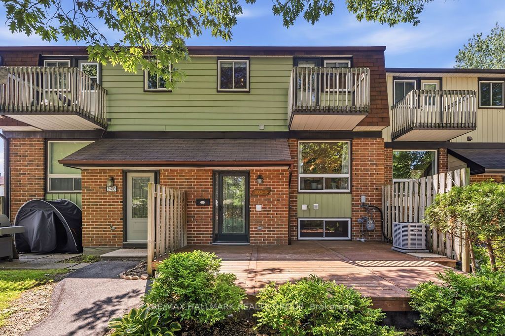Photo 1 of 30 — 409 Montfort Street 4, Manor Park - Cardinal Glen and Area, ON K1L 8G8