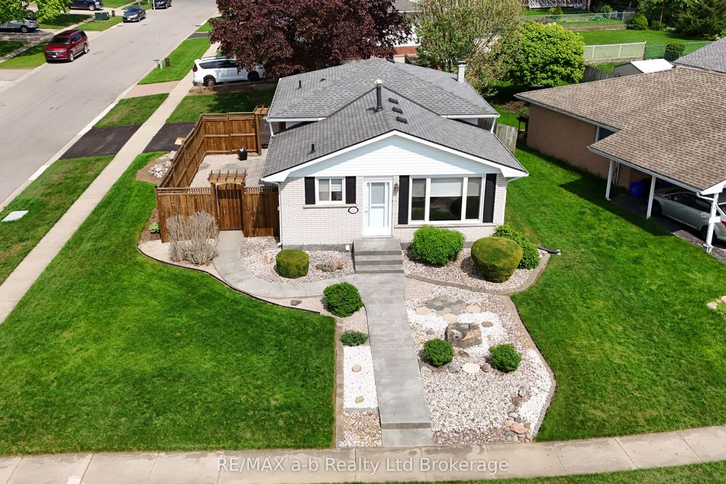 Photo of 324 Macdonald Drive, Woodstock, ON N4S 8E3 (MLS # X13140304)