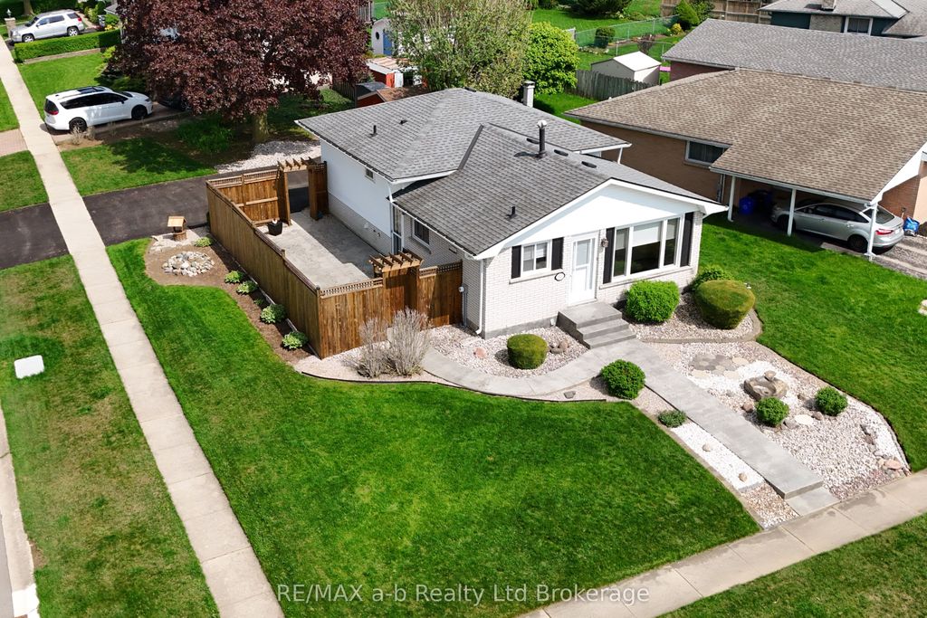 Photo of 324 Macdonald Drive, Woodstock, ON N4S 8E3 (MLS # X13140304)