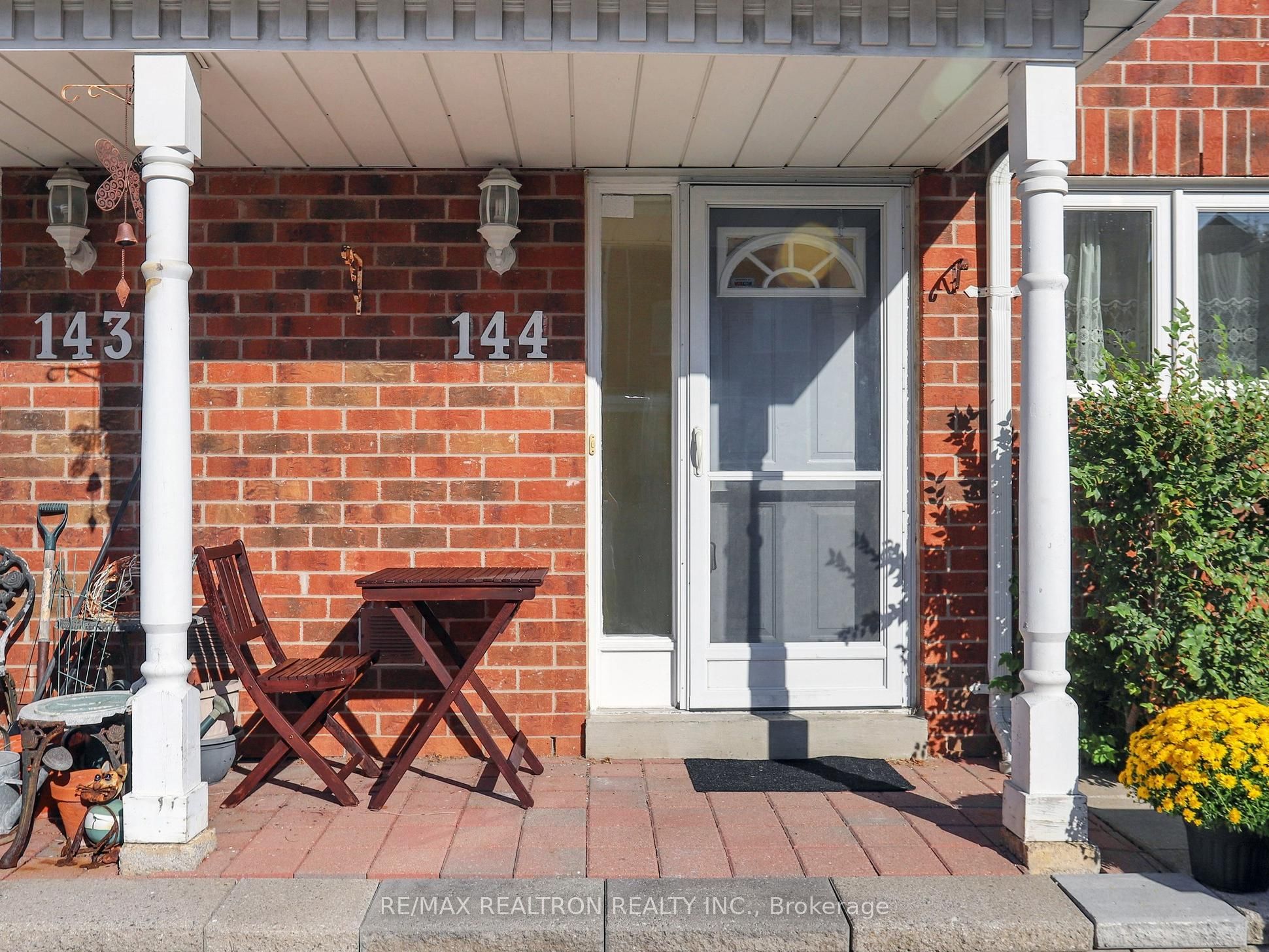 18 Clark Avenue W 144