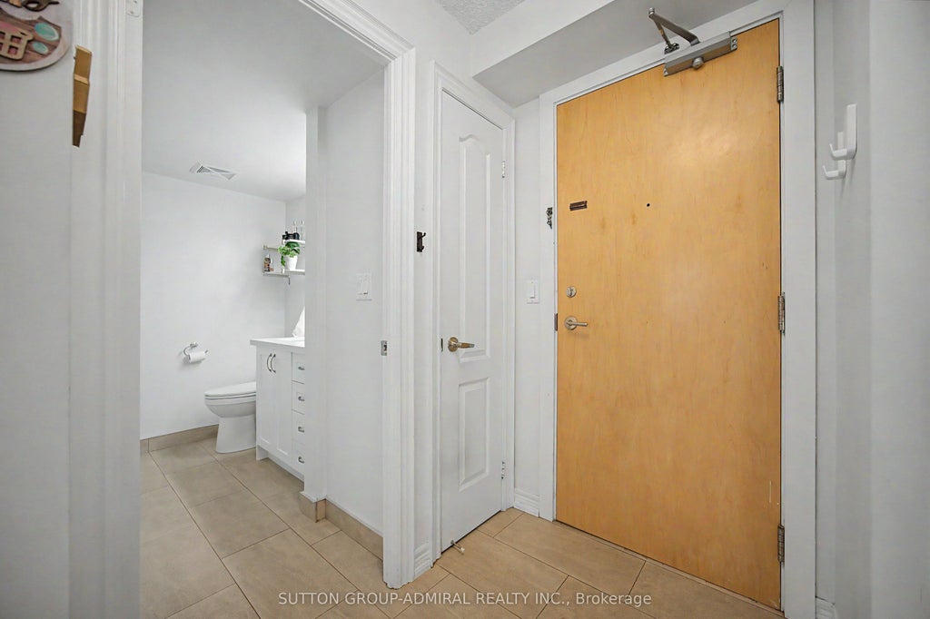 Photo of 212 Eglinton Avenue #706, Toronto, ON M4P 0A3 (MLS # C13700078)