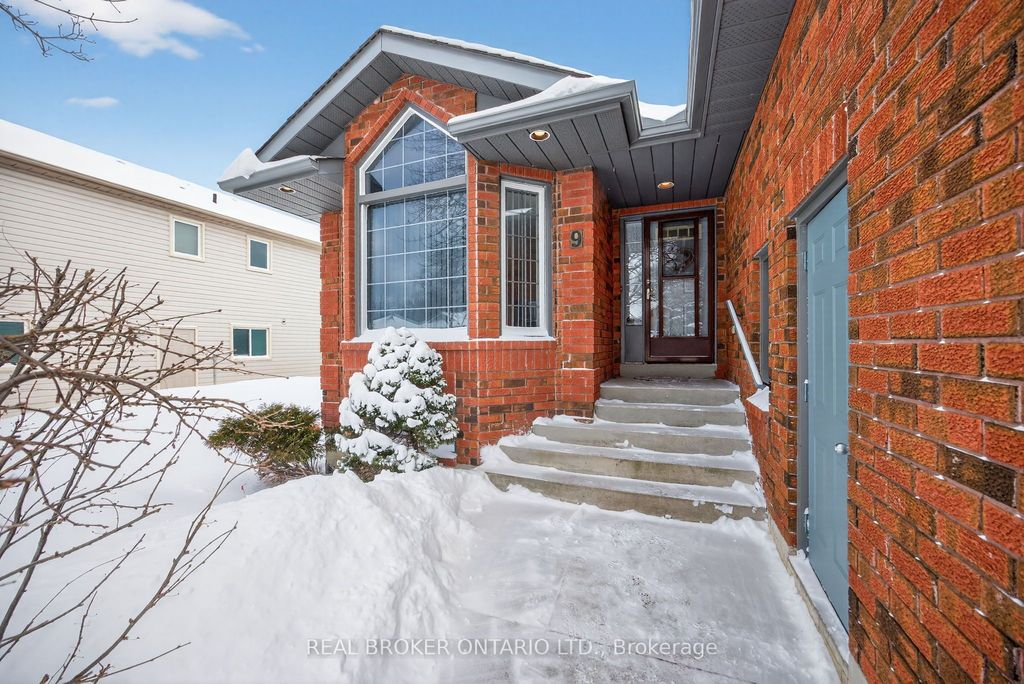 Photo of 9 Riverdale Drive, Wasaga Beach, ON L9Z 1E9 (MLS # S12734540)