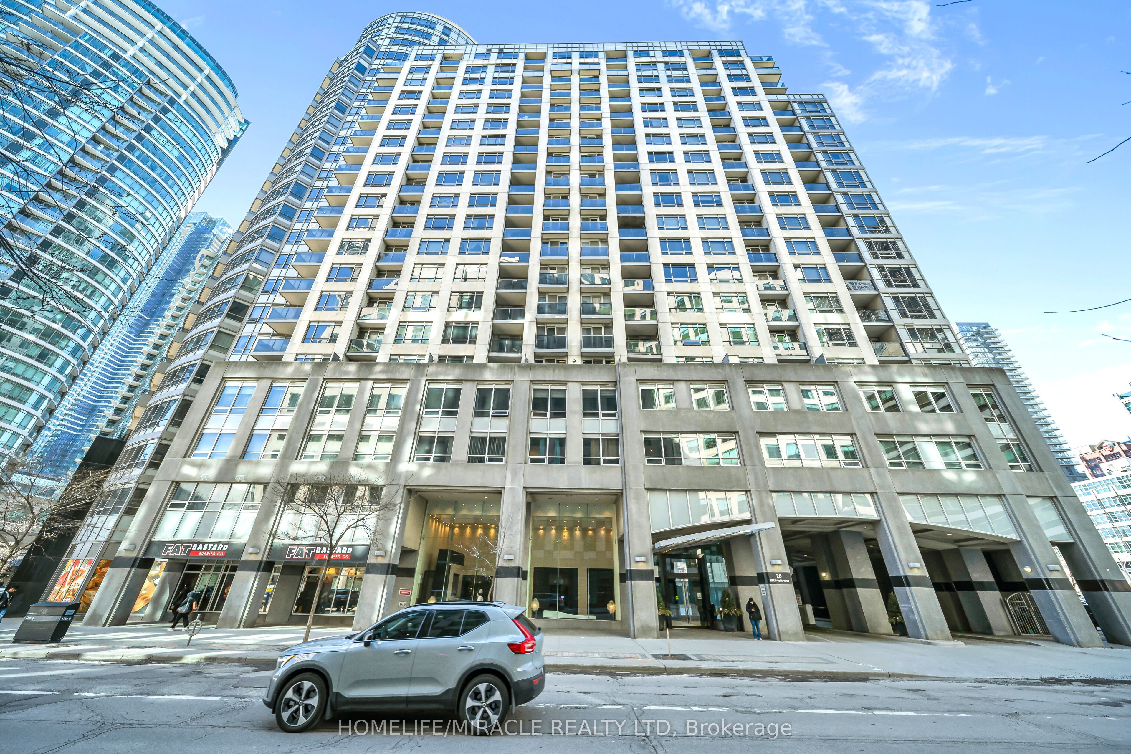 20 Blue Jays Way 1615