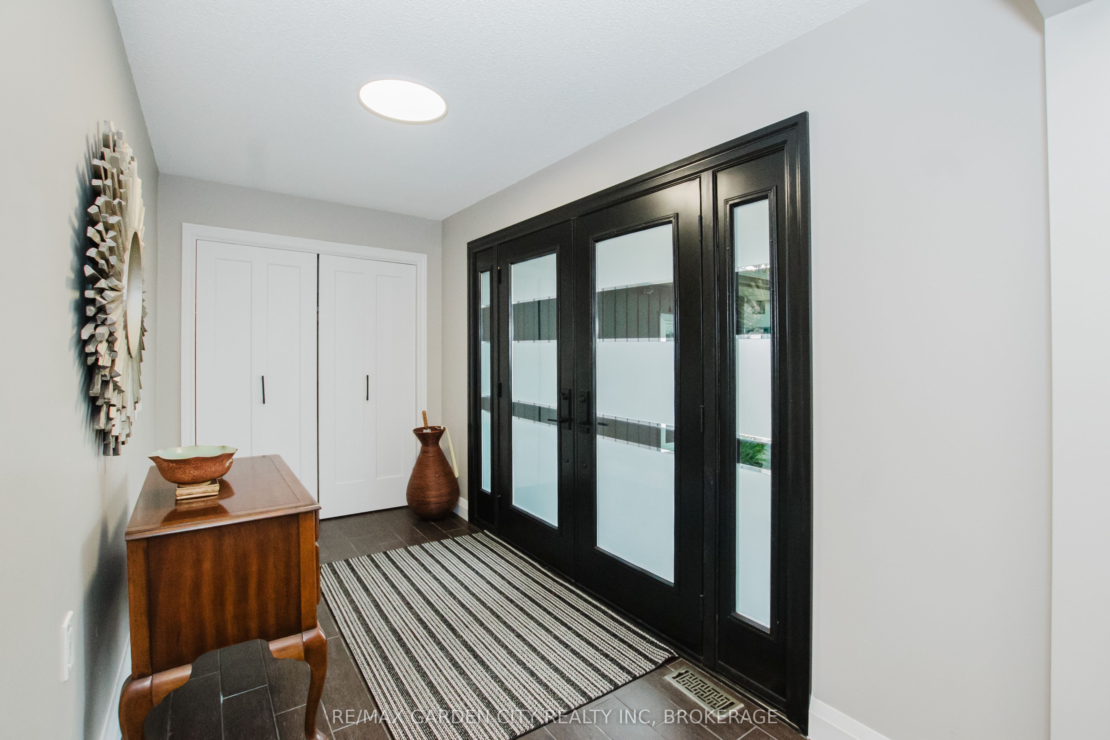 2 Valleyview Court