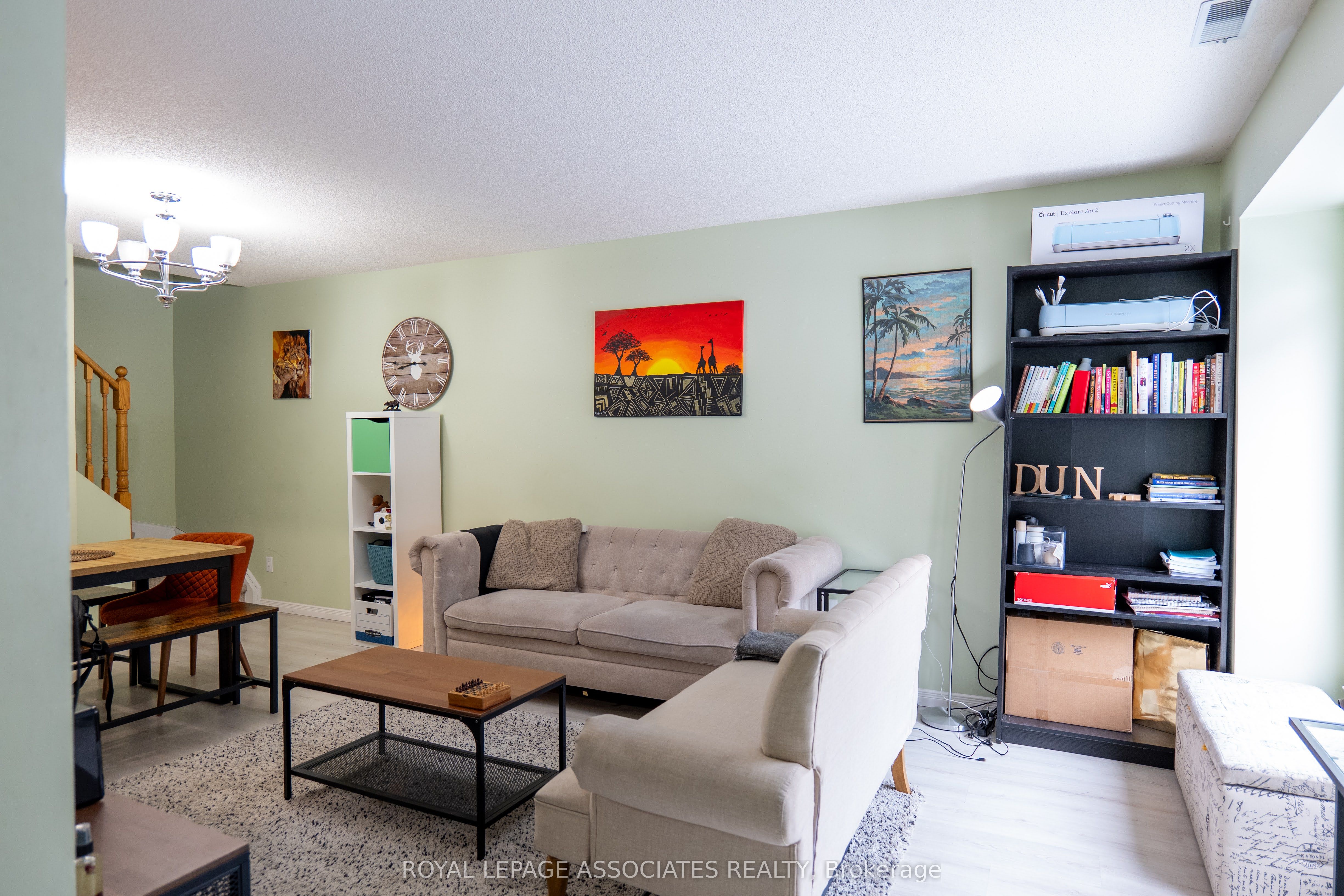 900 Steeles Avenue W 114