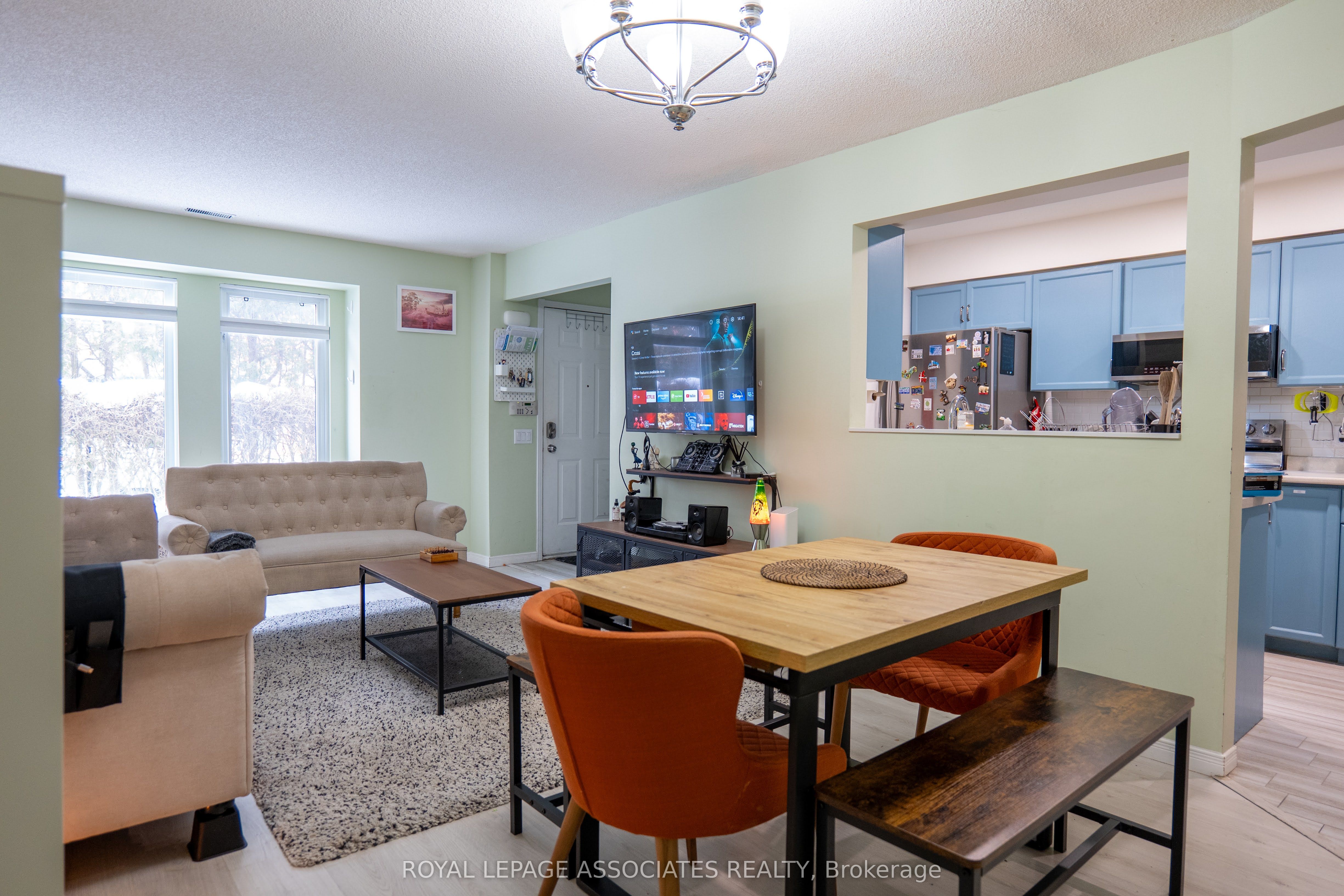 900 Steeles Avenue W 114