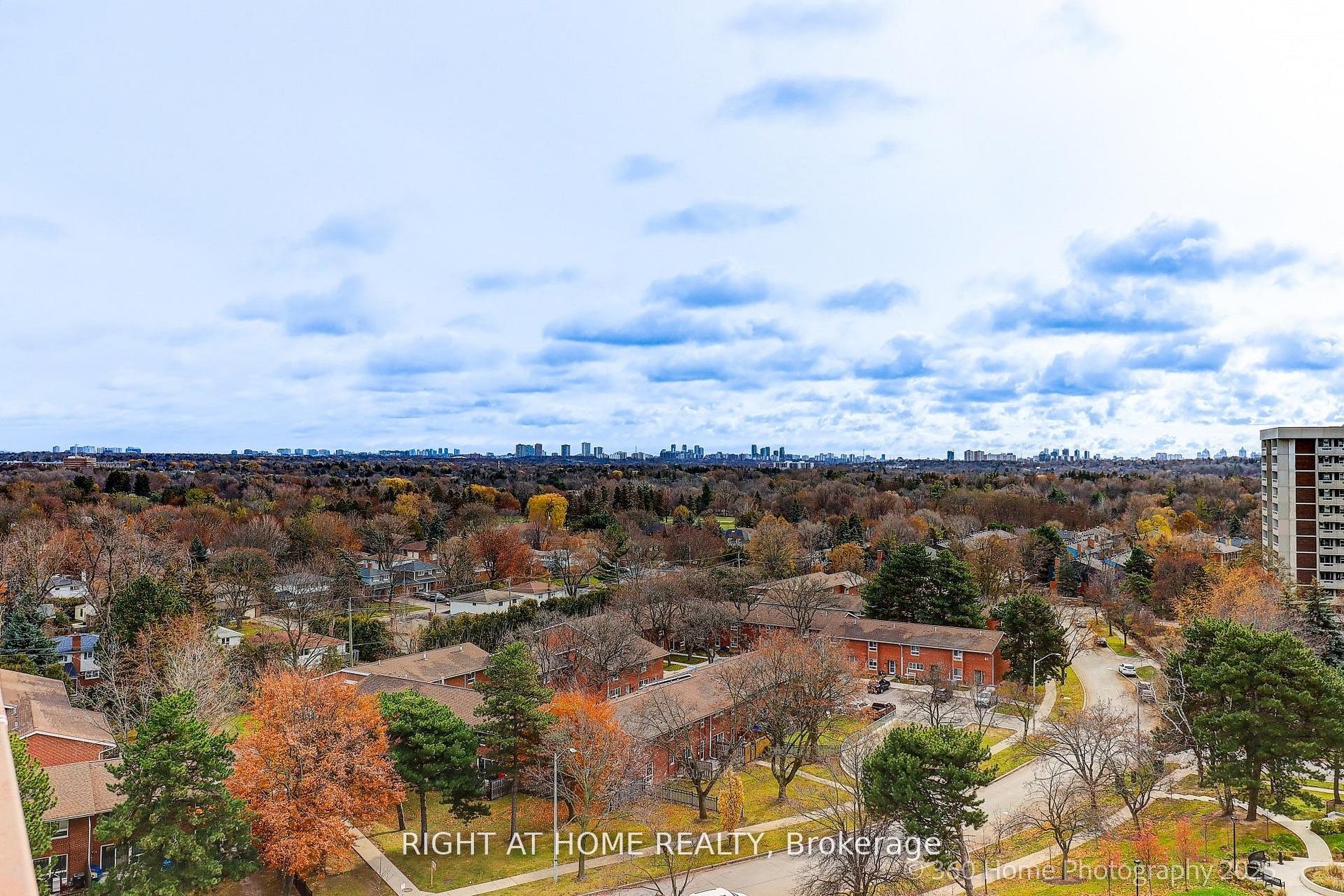 1 Royal Orchard Boulevard 1107
