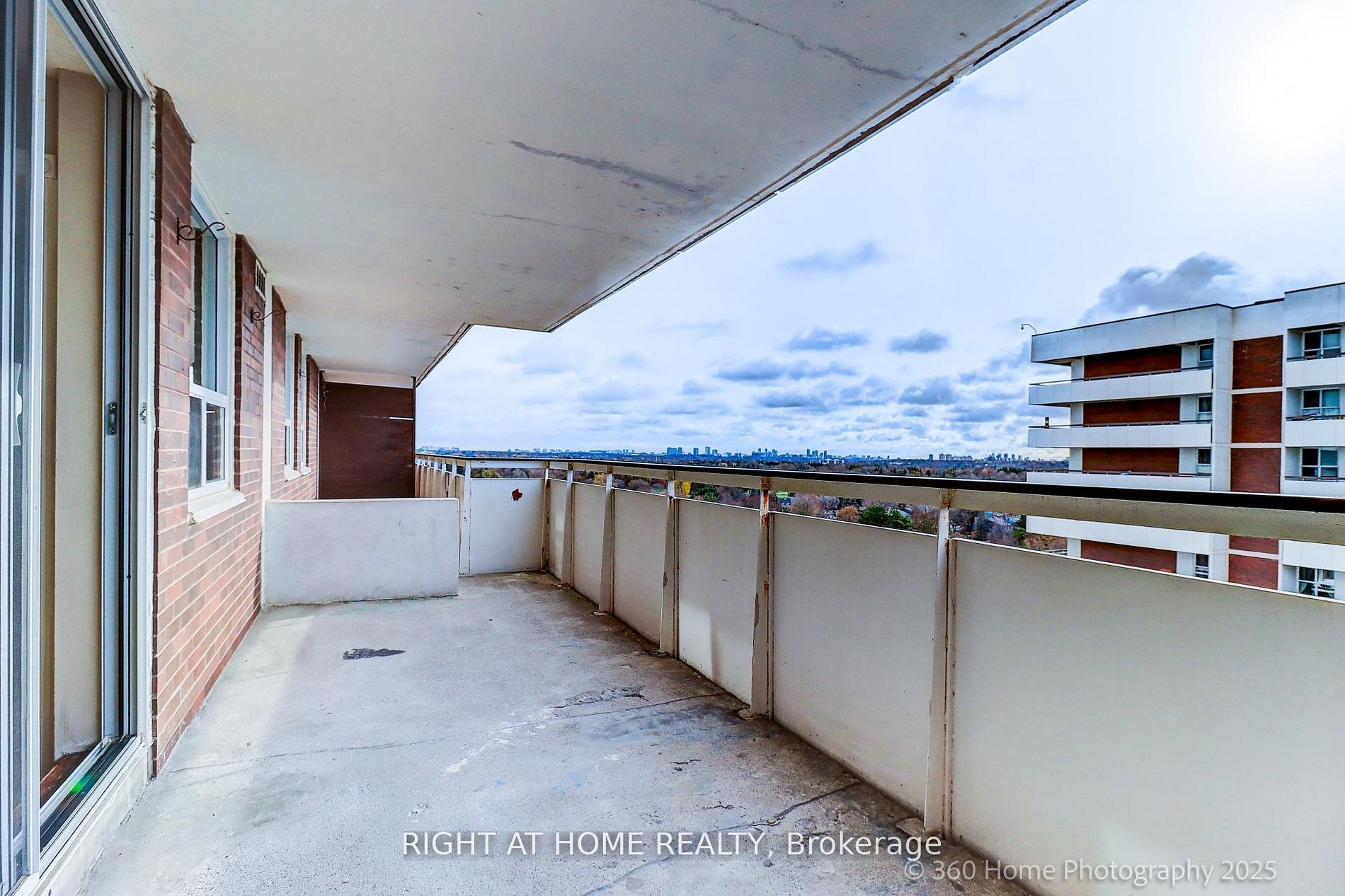 1 Royal Orchard Boulevard 1107