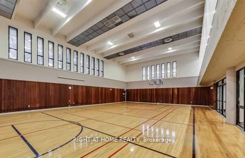 1 Royal Orchard Boulevard 1107