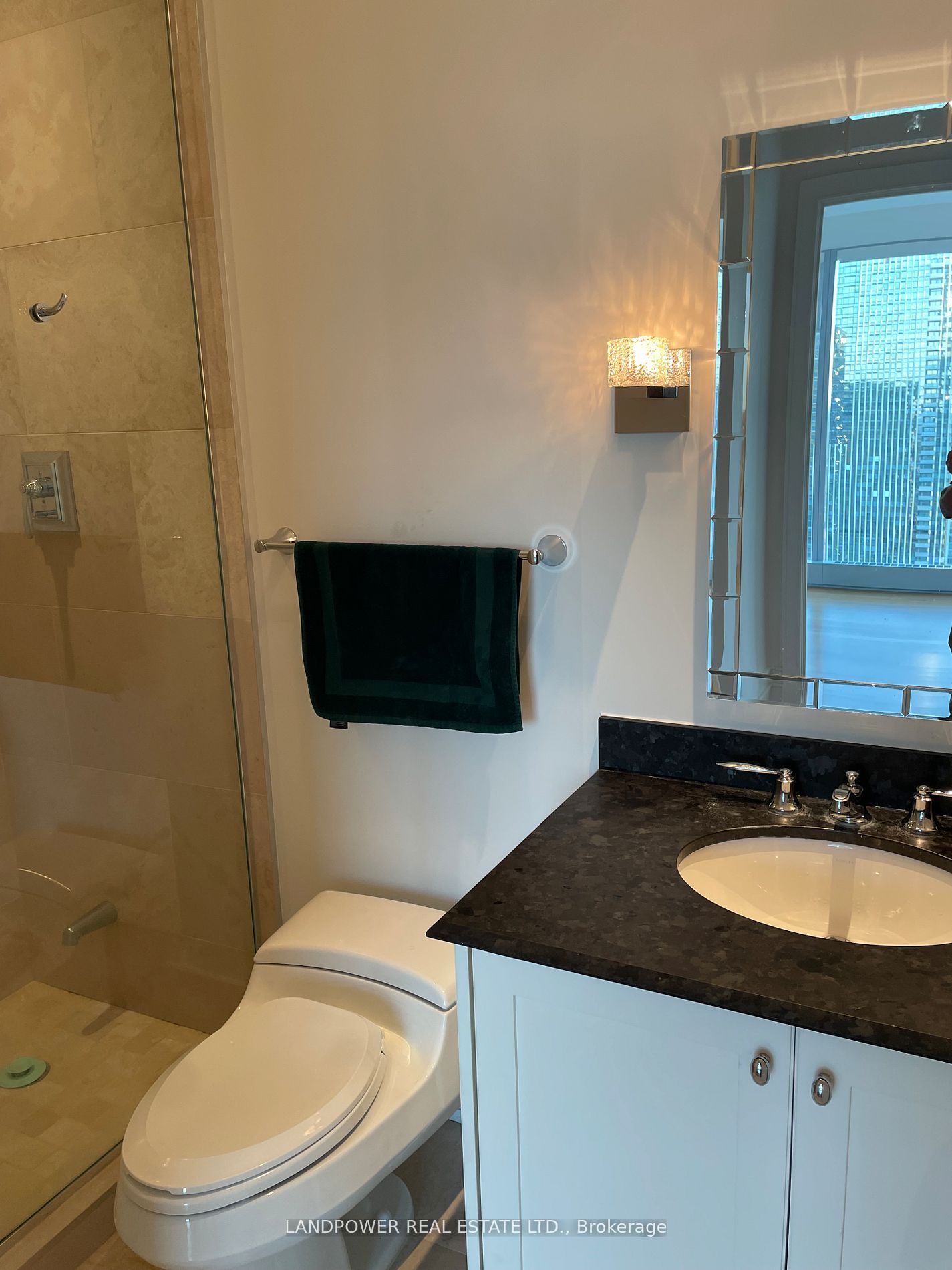 183 Wellington Street 3702