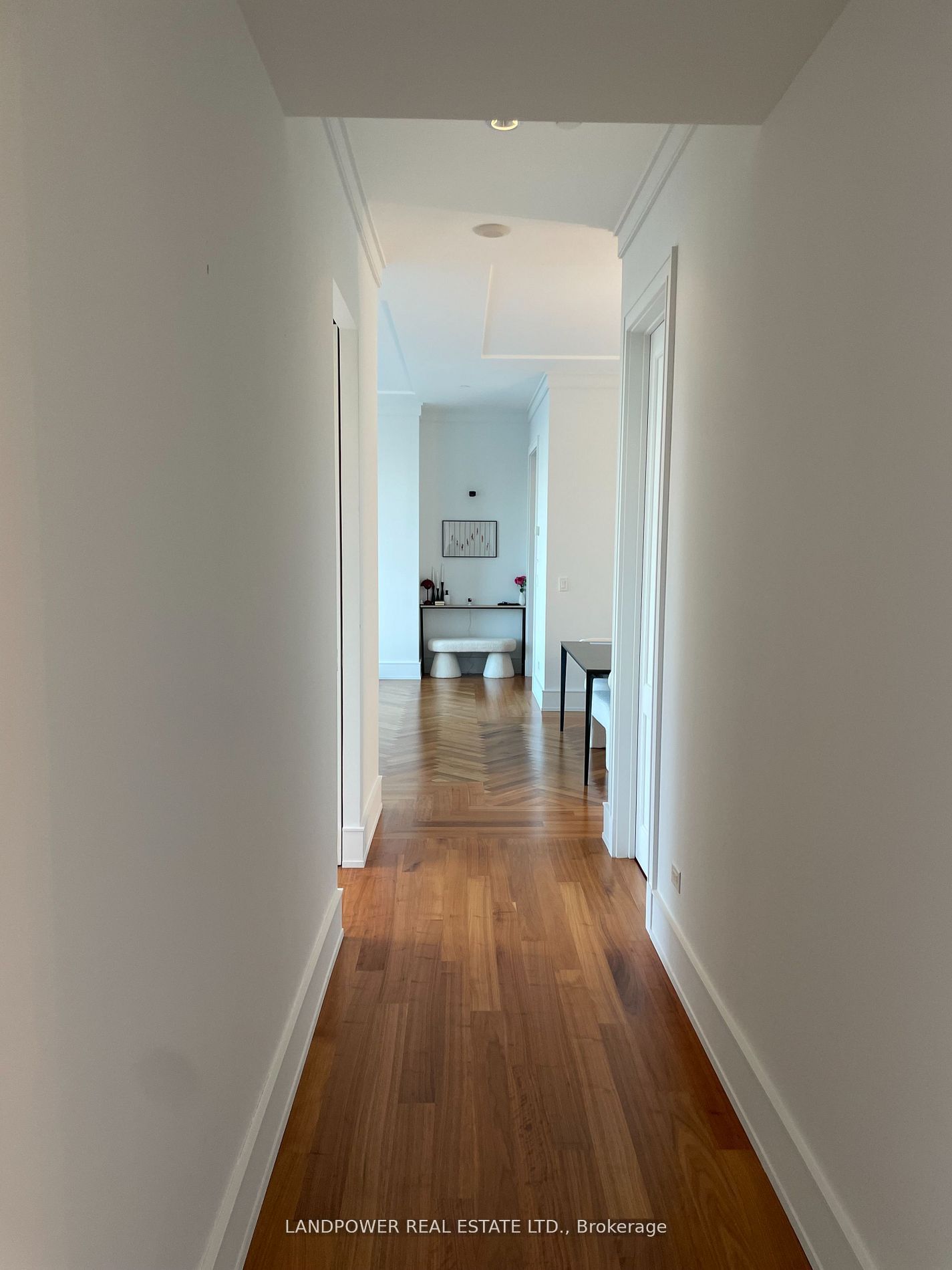 183 Wellington Street 3702