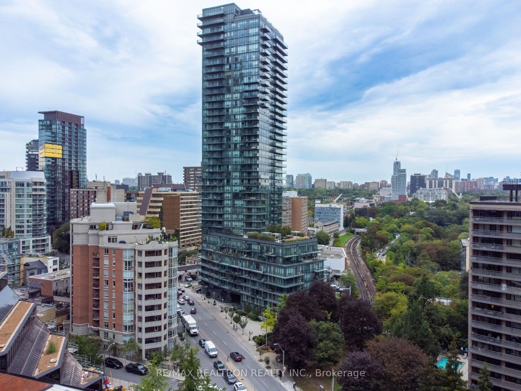 Photo of 825 Church Street #912, Toronto, ON M4W 3Z4 (MLS # C13795336)