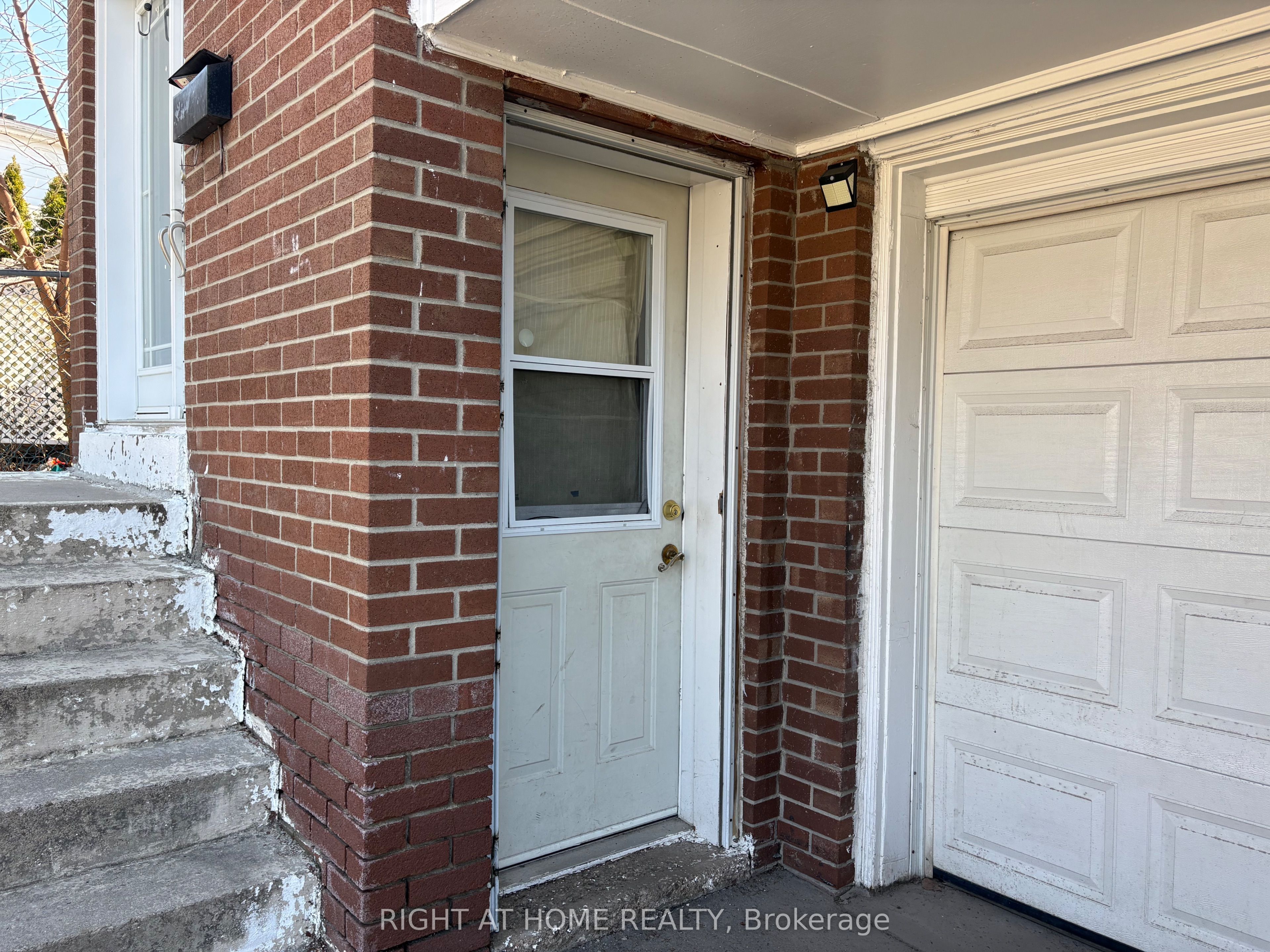 3519 Oakglade Crescent Lower